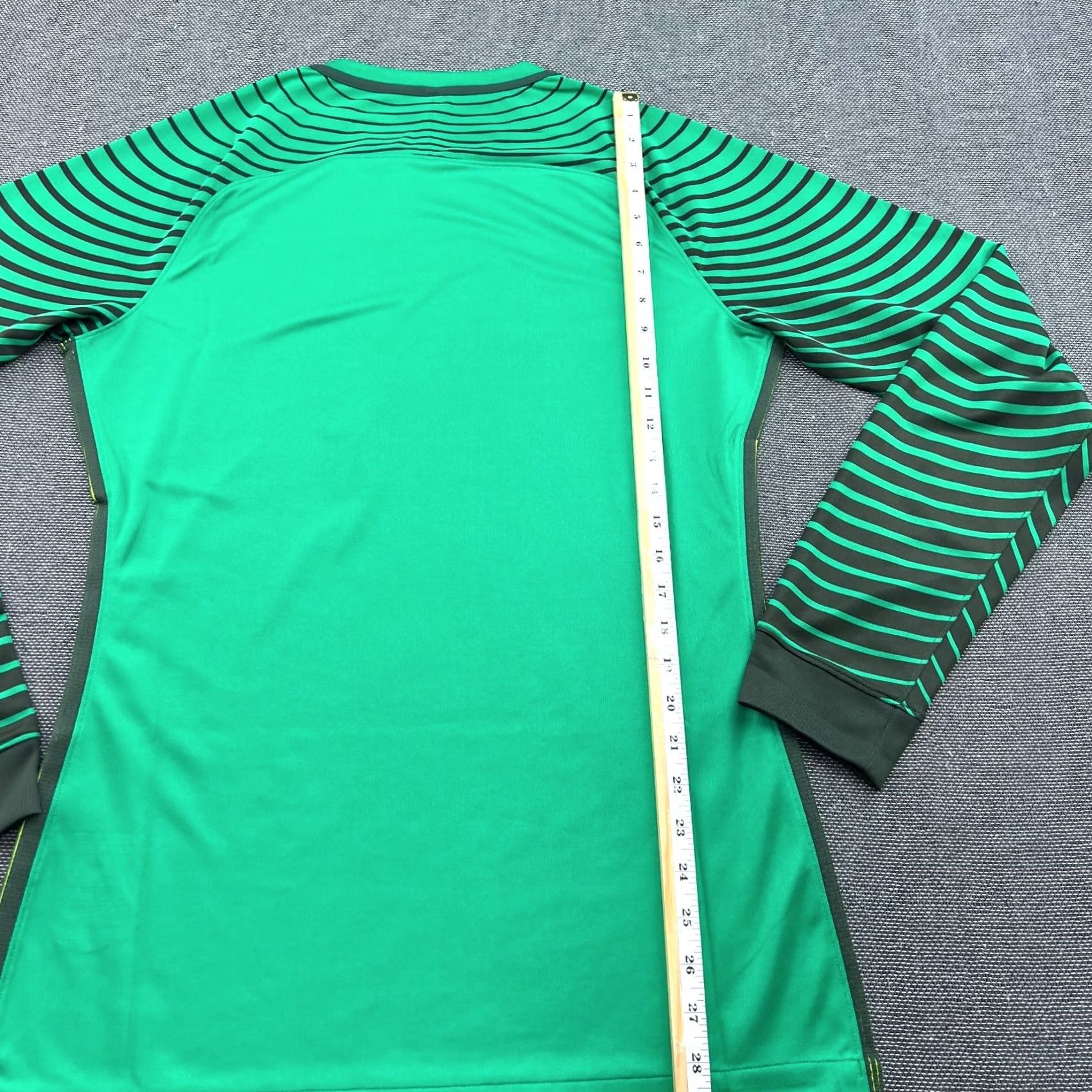 Nike Nike Norway 2016 2017 Goalkeeper Player Issue Jersey Mens Medium Football Long Sleeve Green Shirt Mens Football Jersey Size US M / EU 48-50 / 2 - 6 Thumbnail
