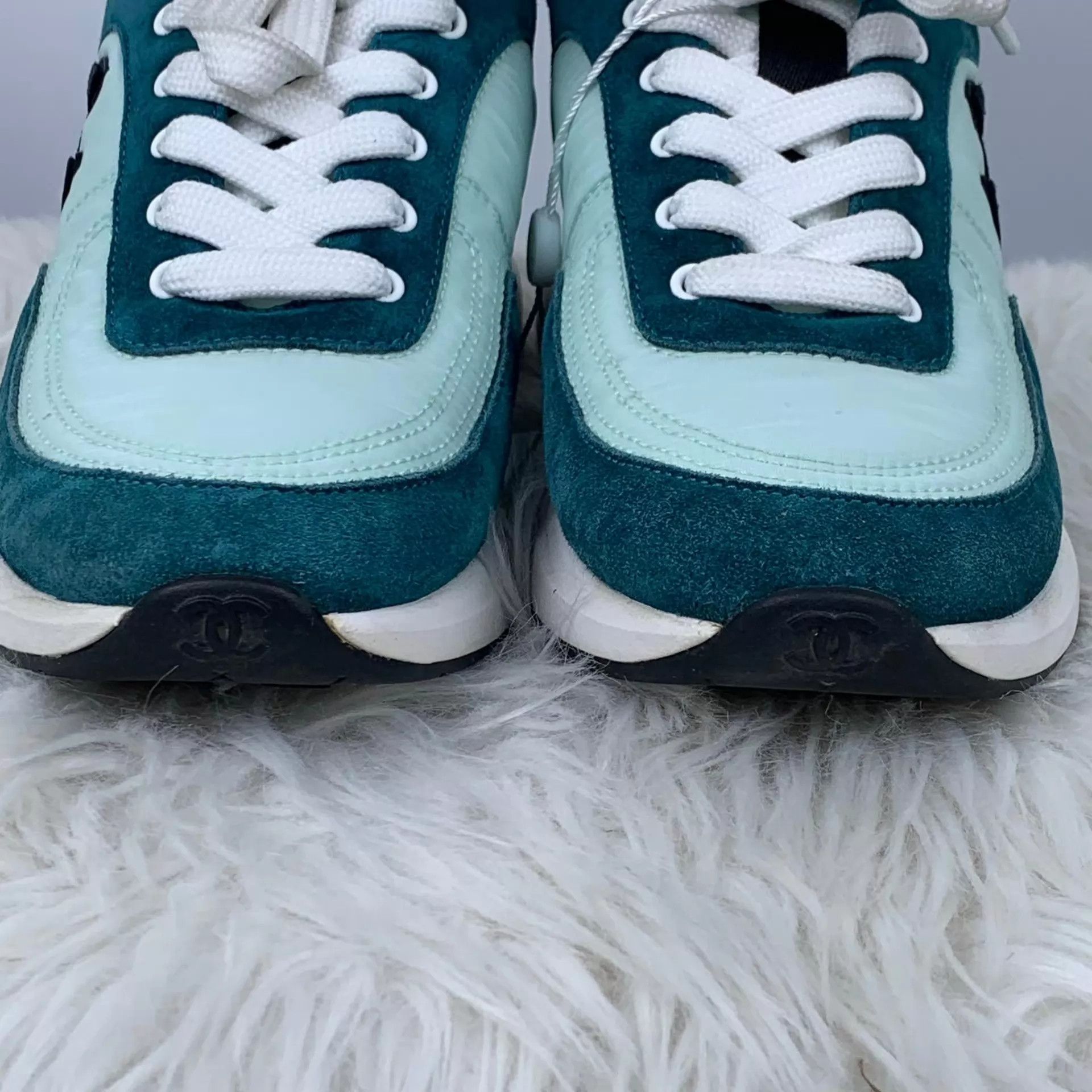 Chanel CHANEL Suede Green Sneakers Size 37.5 Size US 7 / IT 37 - 8 Thumbnail