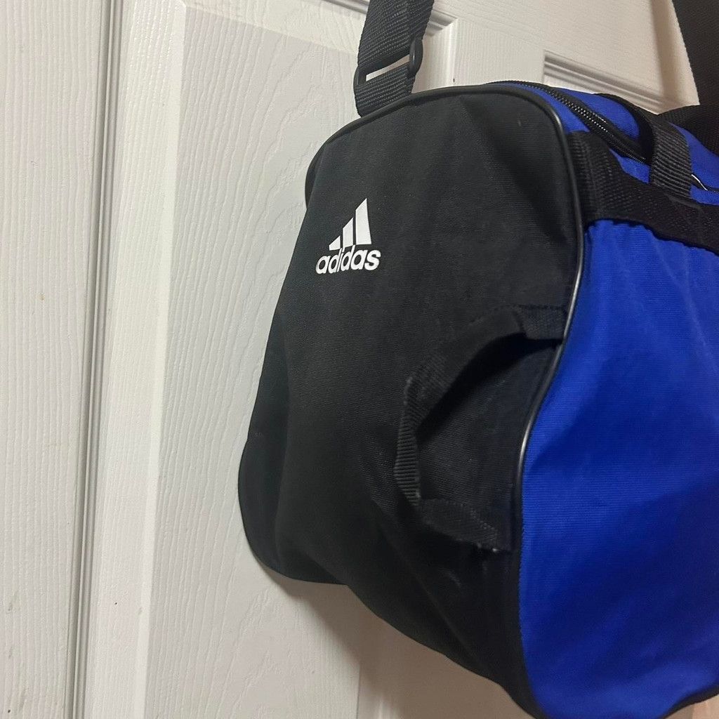 Adidas Adidas duffle gym bag it’s new w tags but the tag is torn Size ONE SIZE - 2 Thumbnail