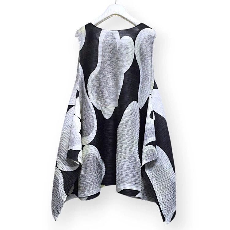 Issey Miyake Issey Miyake size:3 Black and grey horizontal stripe cloud Size M / US 6-8 / IT 42-44 - 2 Thumbnail