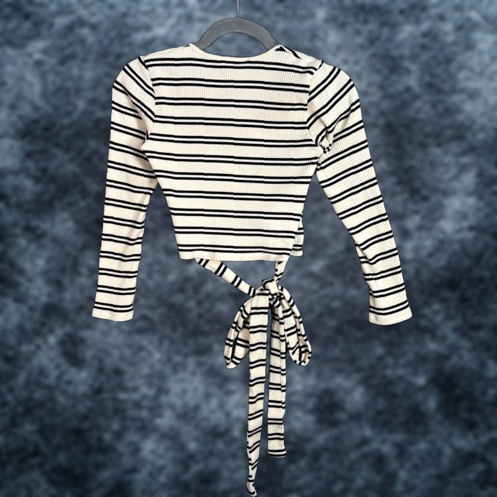 Zara Zara Blouse Shirt Striped Long Sleeve Knit V-Neck Cotton Polyester Black White Womens M Medium Casual Size M / US 6-8 / IT 42-44 - 1 Thumbnail