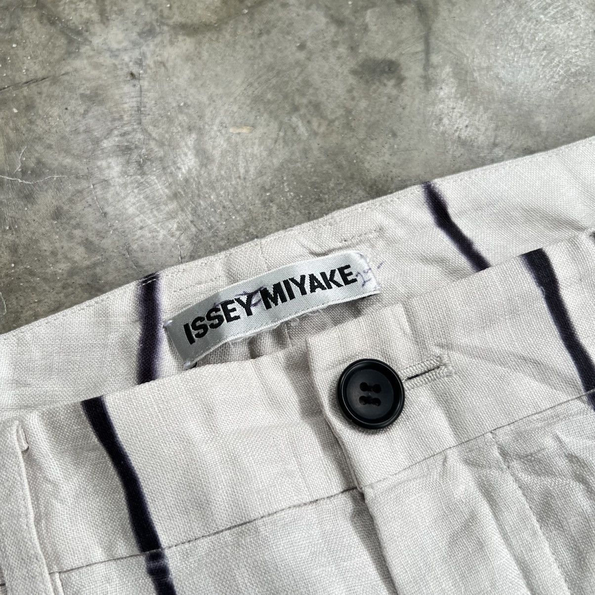 Issey Miyake 1990s Issey Miyake Vertical Stripe Linen Cropped Pants Size US 33 - 7 Thumbnail