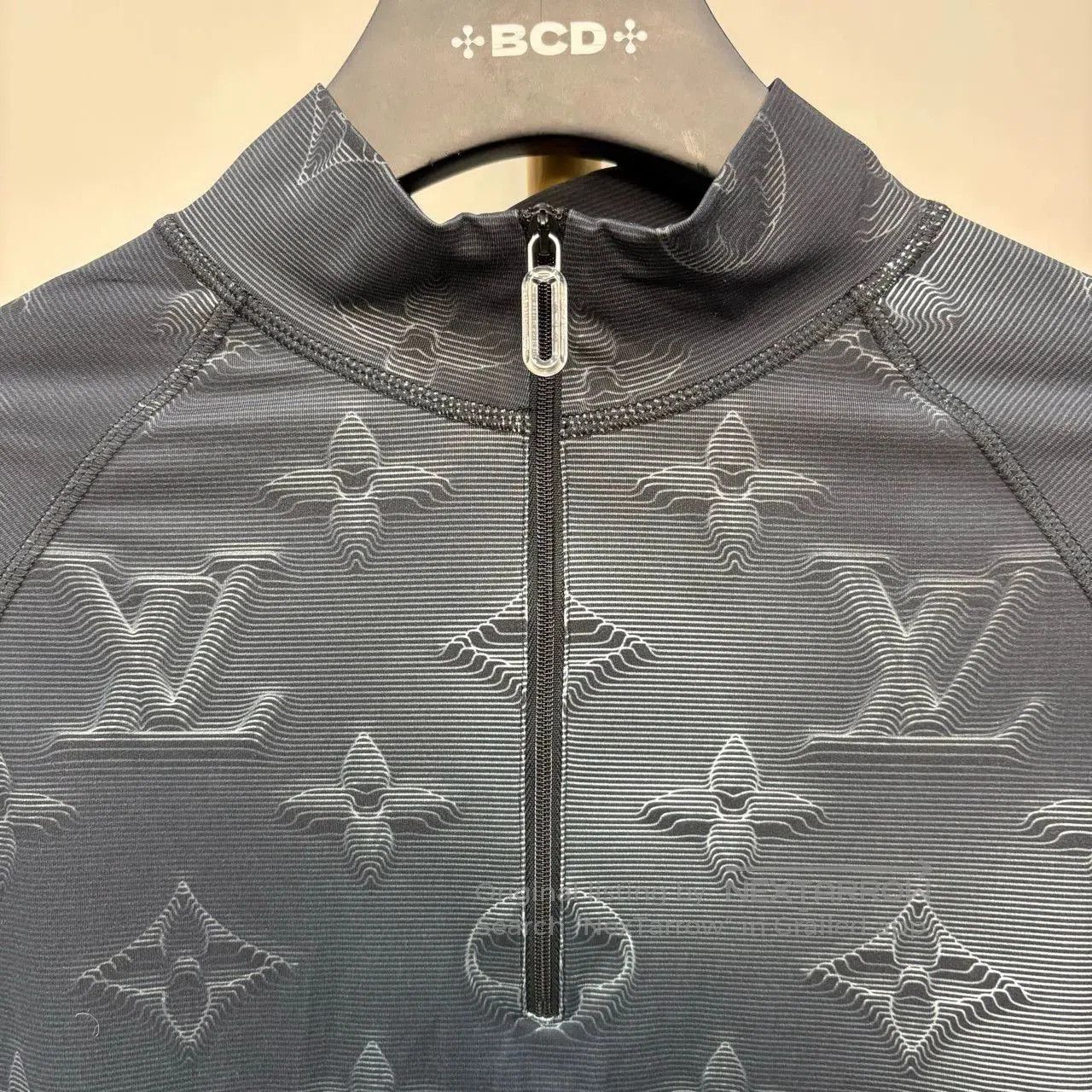 Louis Vuitton louis vuitton long sleeve athletic top. Size US S / EU 44-46 / 1 - 5 Thumbnail