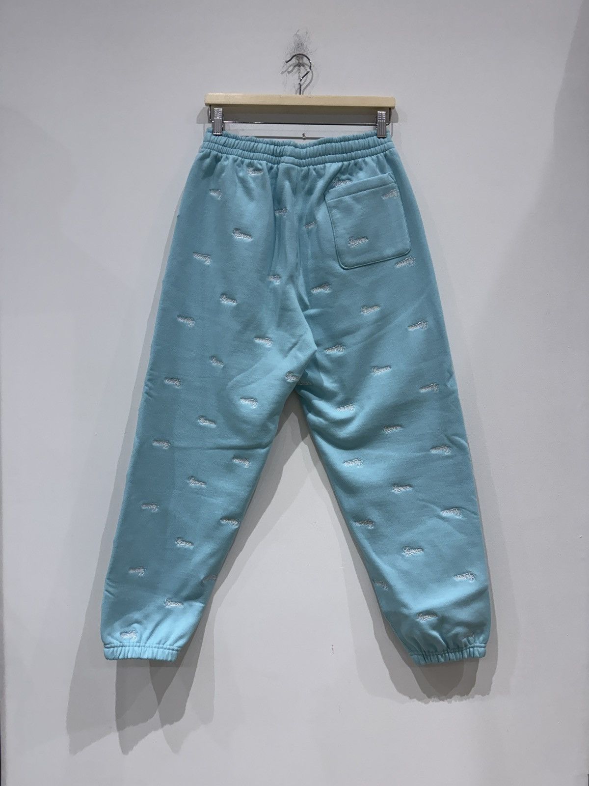 Supreme Supreme Repeat Script Sweatpants Light Blue Size: M Size US 32 / EU 48 - 4 Thumbnail
