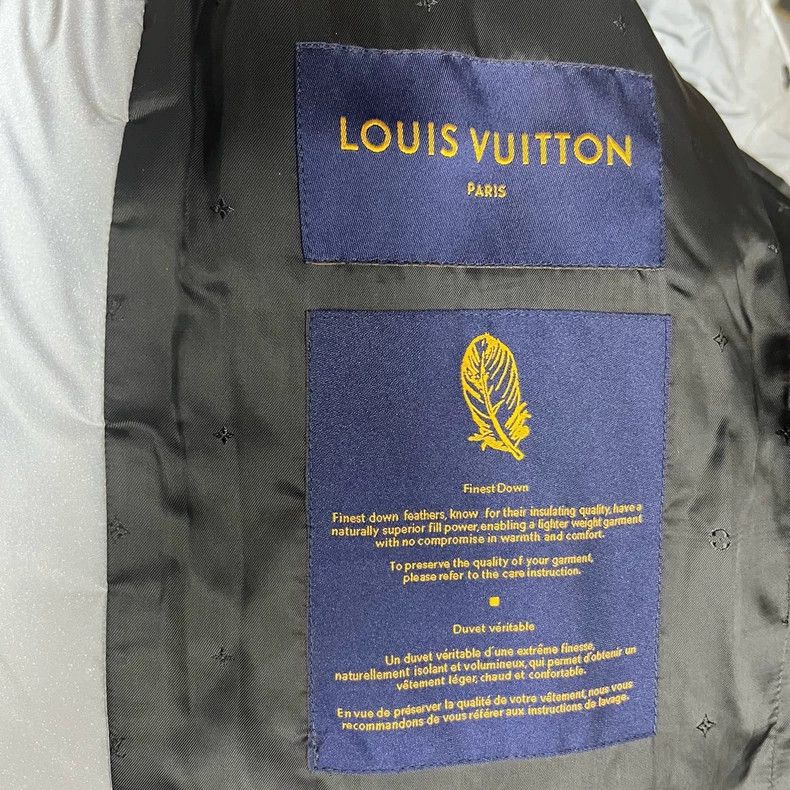 Louis Vuitton Louis Vuitton Grey 3m reflective offset logo down jacket Size US M / EU 48-50 / 2 - 4 Thumbnail