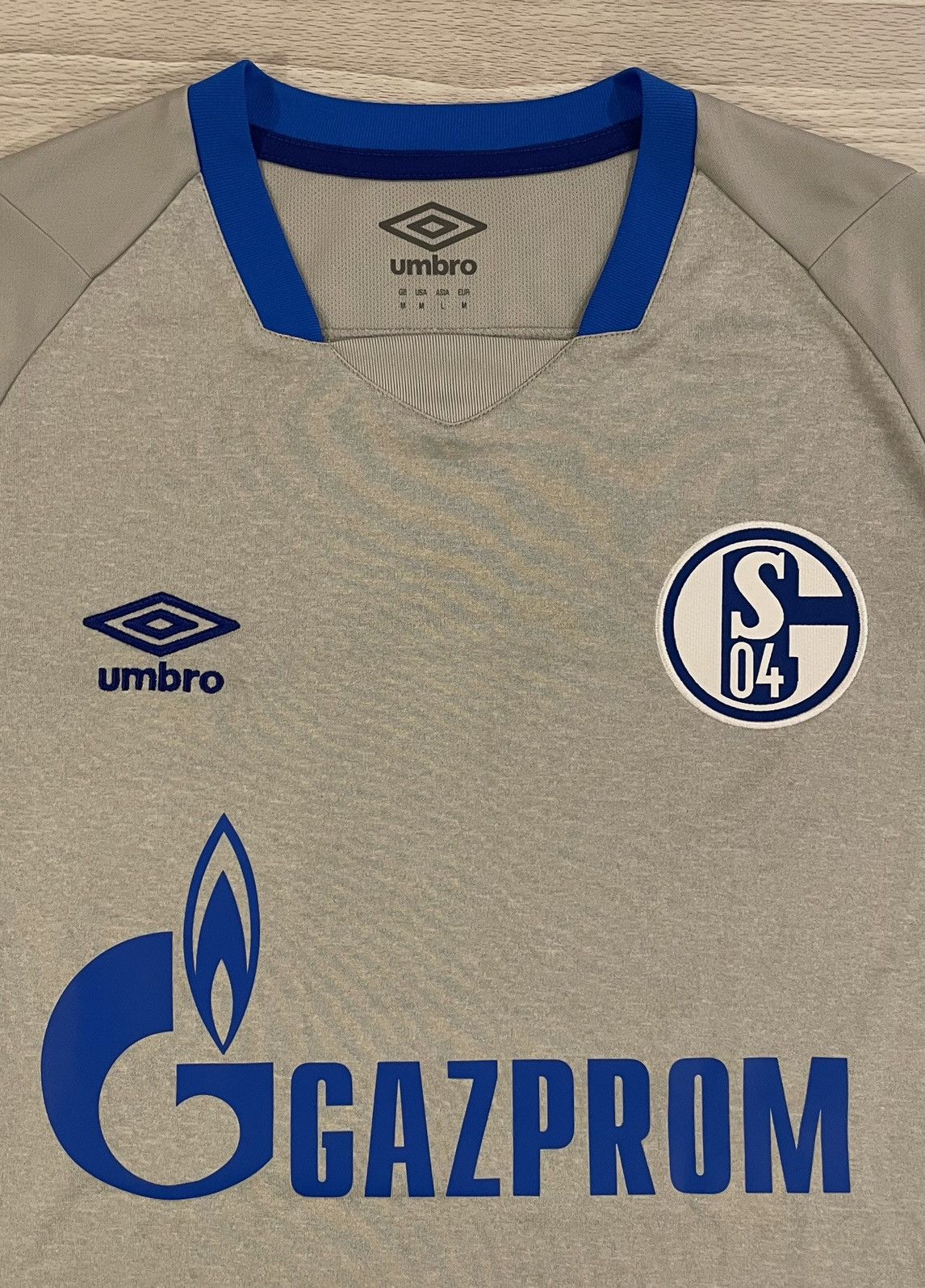 Umbro Umbro 2018/19 FC Schalke 04 Soccer Jersey Men’s Size Medium Size US M / EU 48-50 / 2 - 2 Thumbnail
