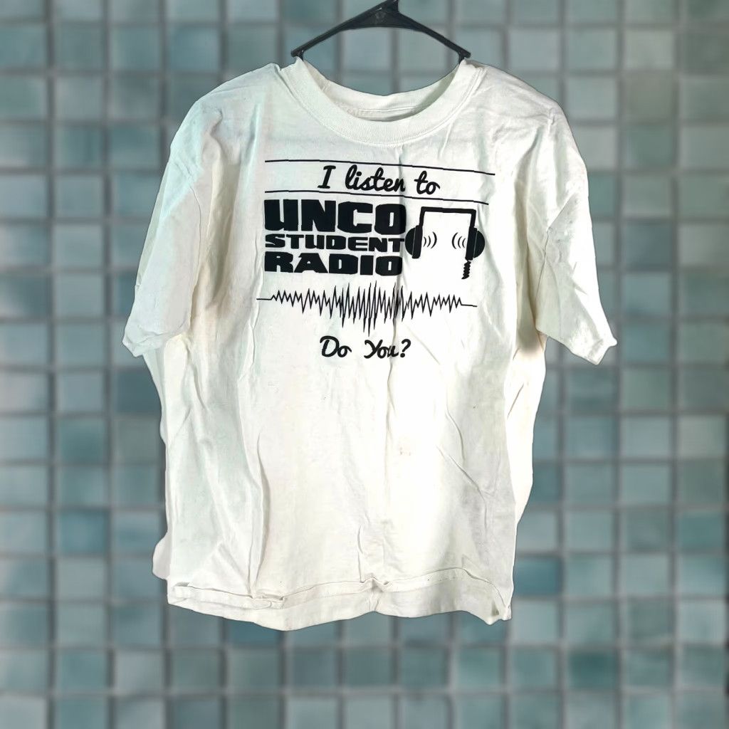 Hanes Hanes Beefy Graphic T-Shirt I Listen To Unco Student Radio Ivory Size Large Mens Size US L / EU 52-54 / 3 - 1 Thumbnail