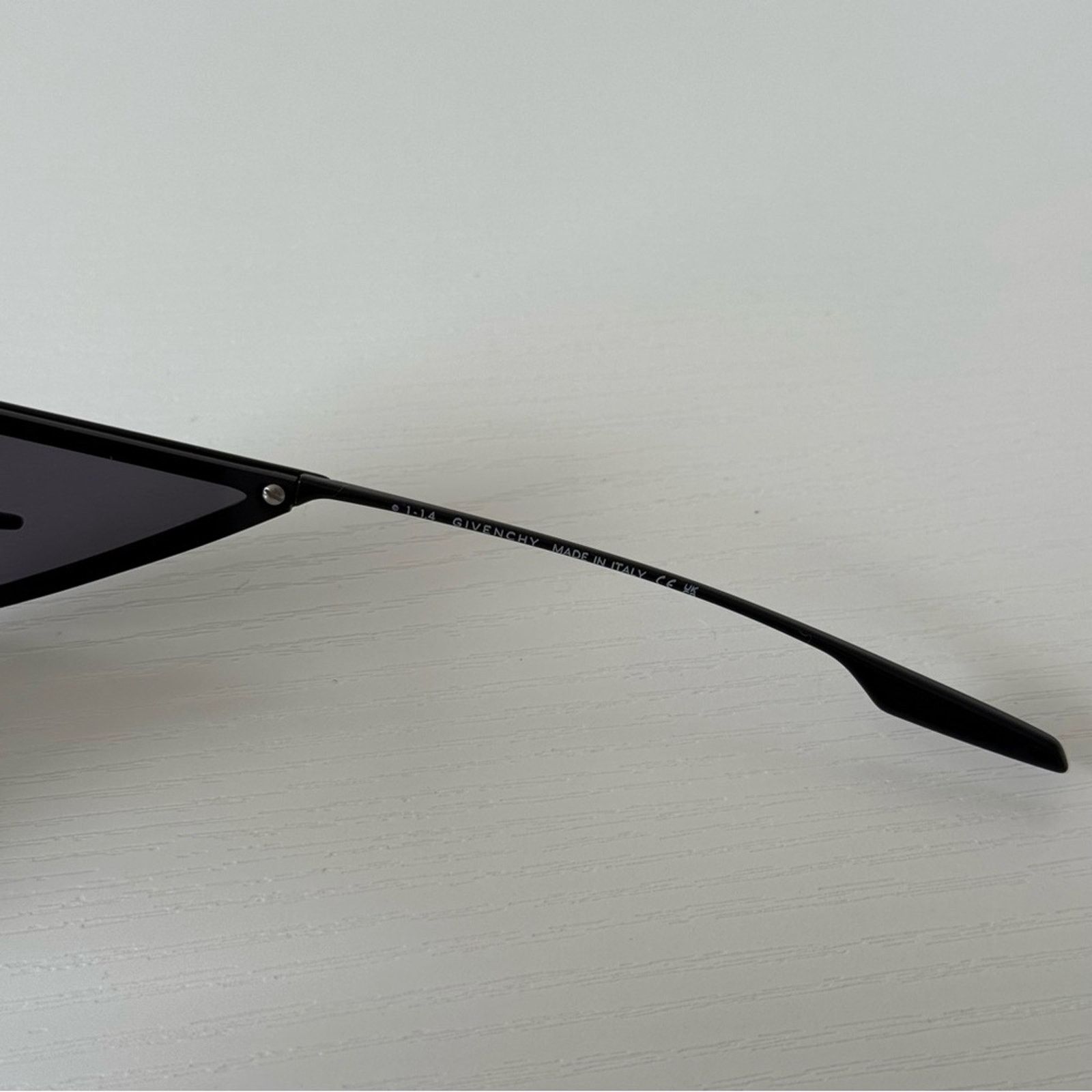 Givenchy NEW! Givenchy Black Sunglasses, GV40066U 01A, Authentic Size ONE SIZE - 7 Thumbnail
