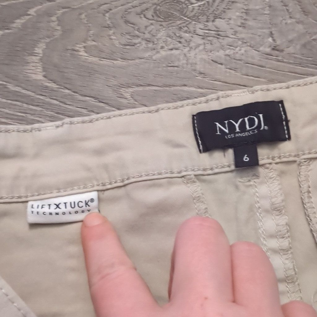 NYDJ NYDJ cream lift tick technology Bermuda shorts size 6 Size 28" / US 6 / IT 42 - 2 Thumbnail