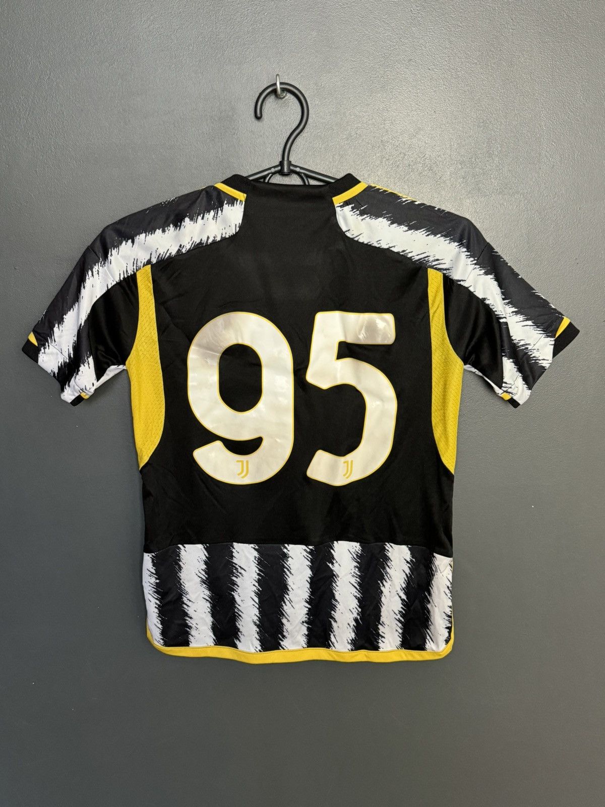 Adidas KIDS Juventus 23/24 Home Football Jersey T-Shirt Size US XS / EU 42 / 0 - 2 Thumbnail