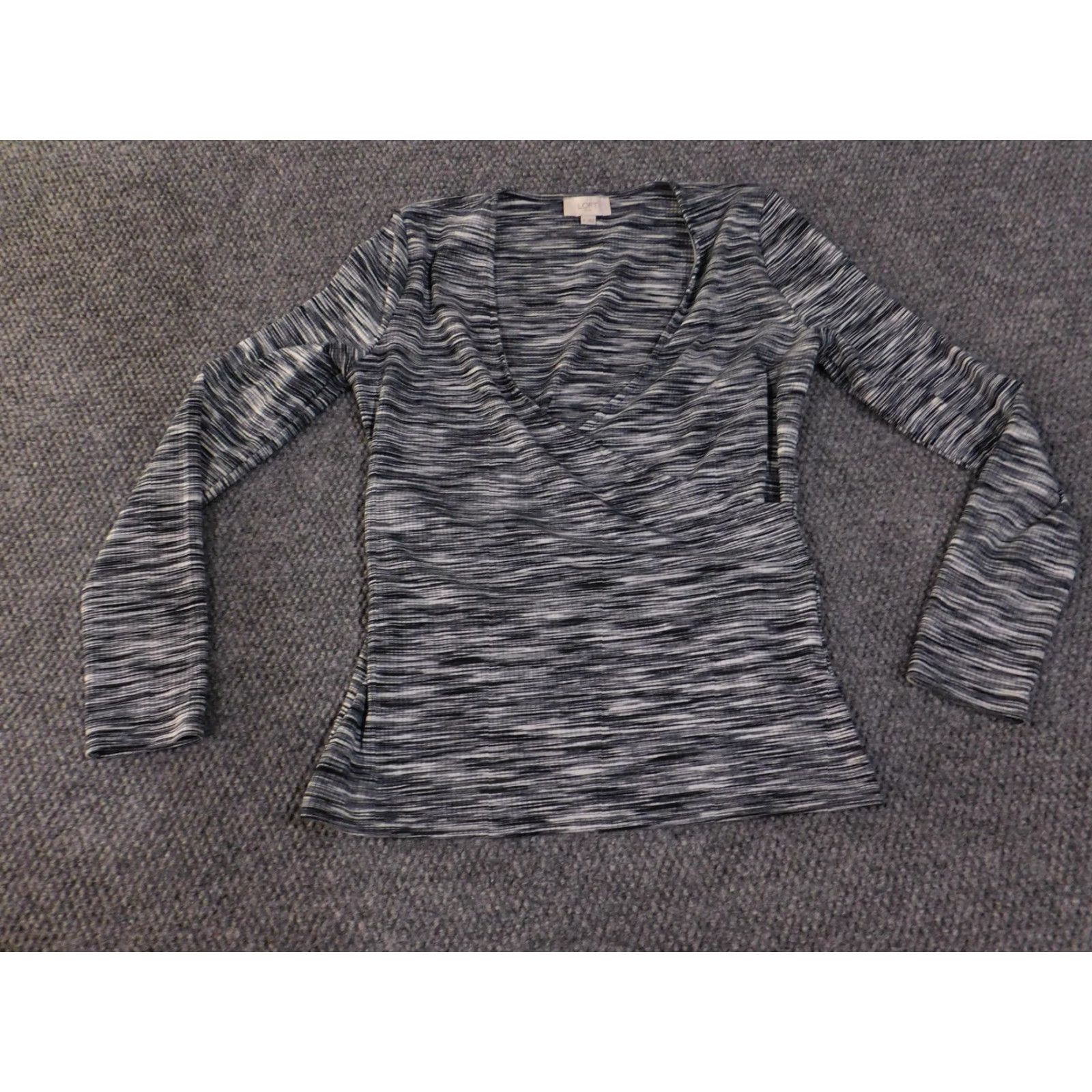 Loft LOFT Outlet Shirt Womens M Black Gray Space Dye Surplice Wrap V-Neck Stretch T-Shirt Women Size M / US 6-8 / IT 42-44 - 2 Thumbnail