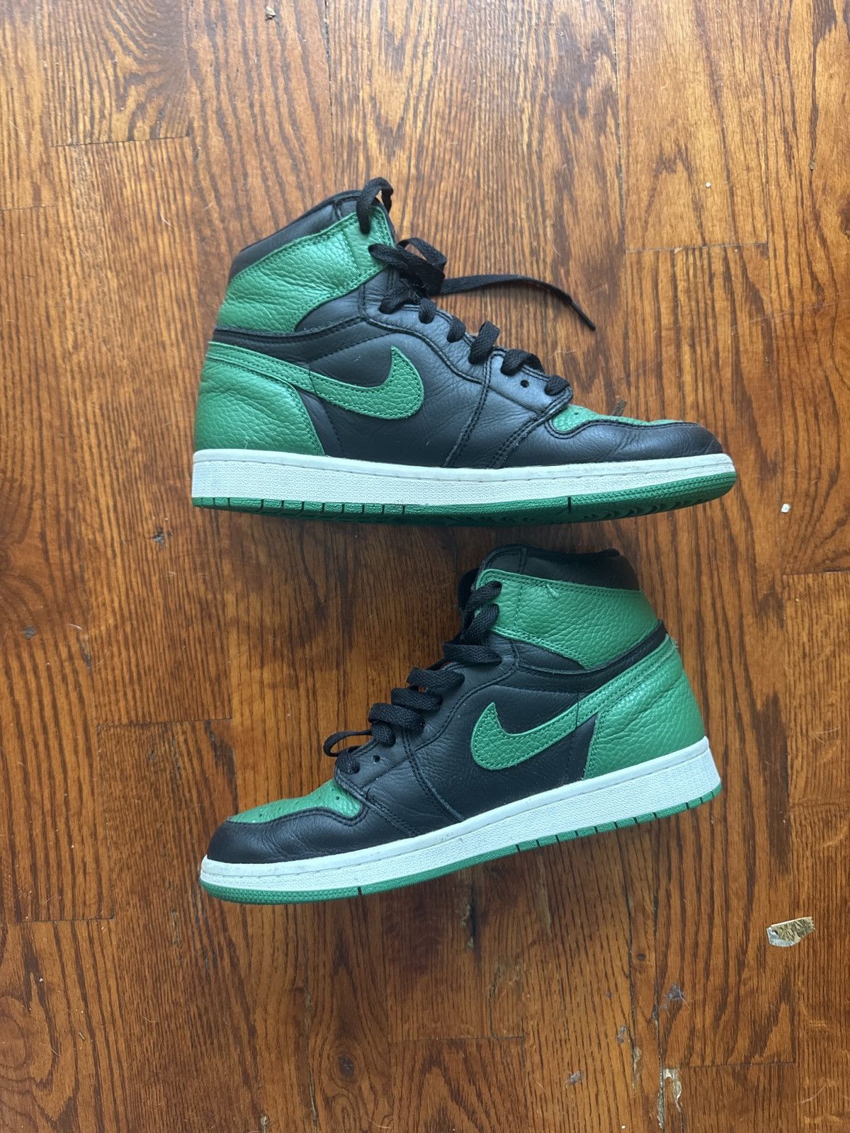 PINE GREENS AIR JORDAN 1's