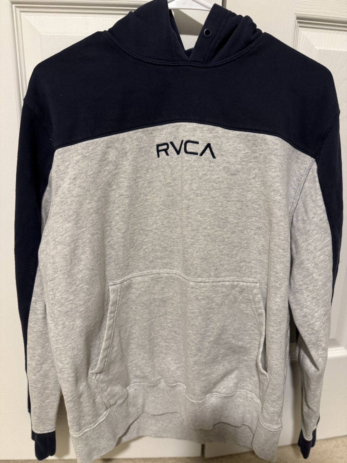 RVCA RVCA color block grey and navy hoodie sweatshirt Size US S / EU 44-46 / 1 - 1 Thumbnail