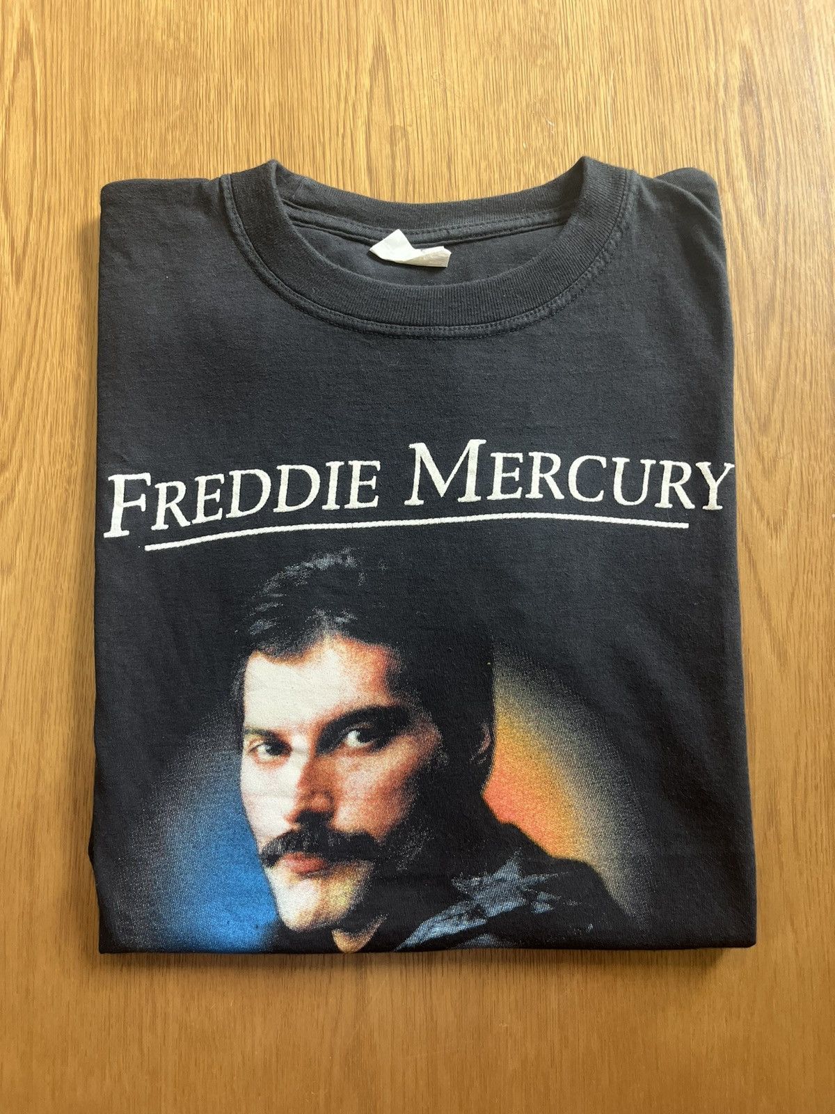 Band Tees Vintage FREDDIE MERCURY singer Queen band 90’s Tshirt Size US XL / EU 56 / 4 - 1 Thumbnail