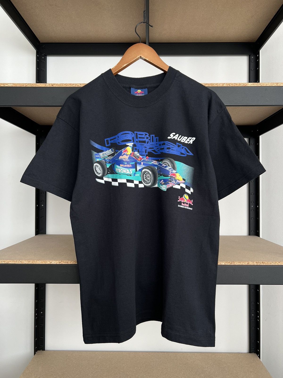 Formula 1 Vintage 90s Red Bull Sauber Petronas C18 F1 Formula 1 Tee Size US L / EU 52-54 / 3 - 2 Thumbnail