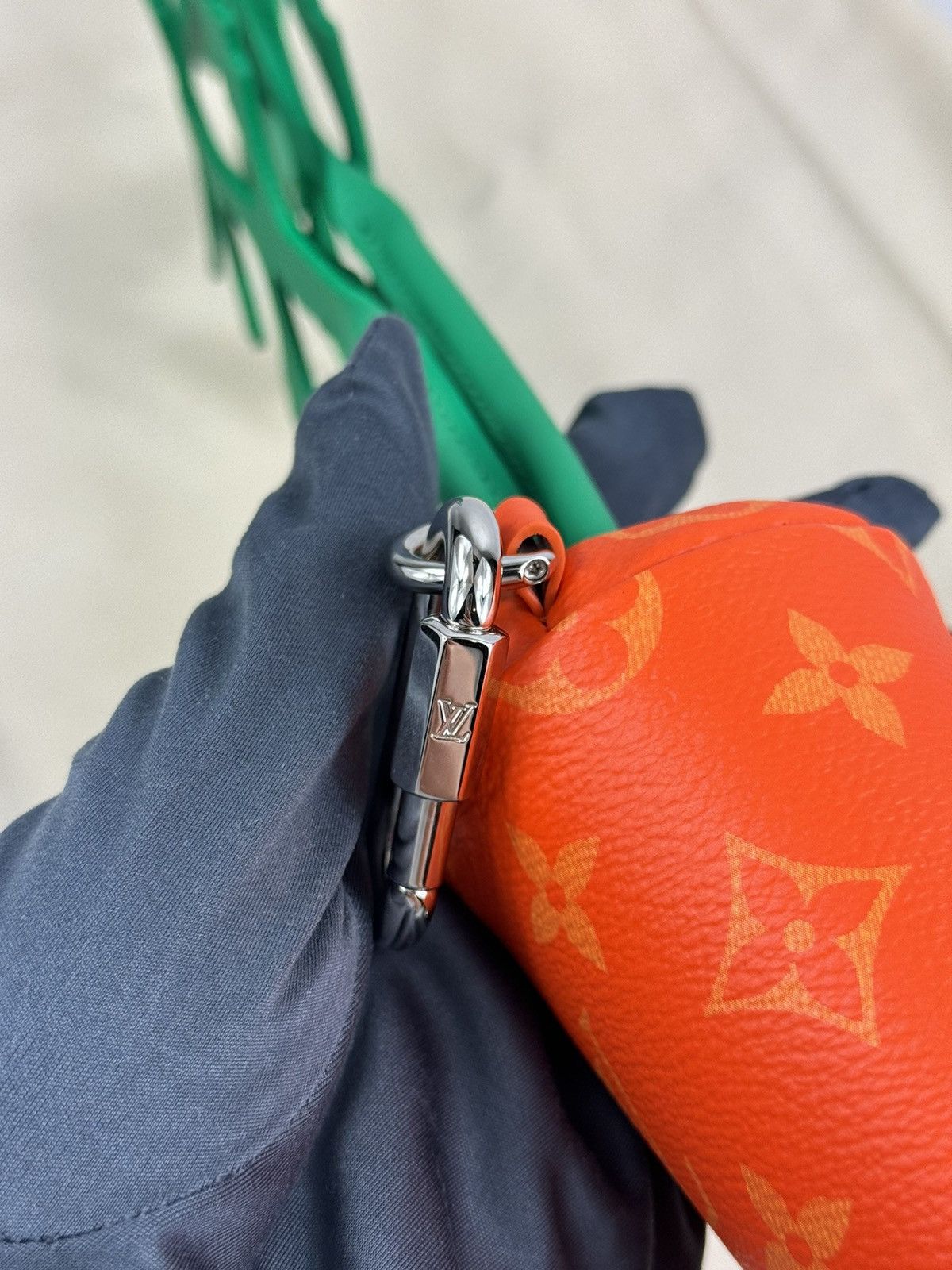 Louis Vuitton CARROT POUCH M80851 (RARE) Size ONE SIZE - 7 Thumbnail