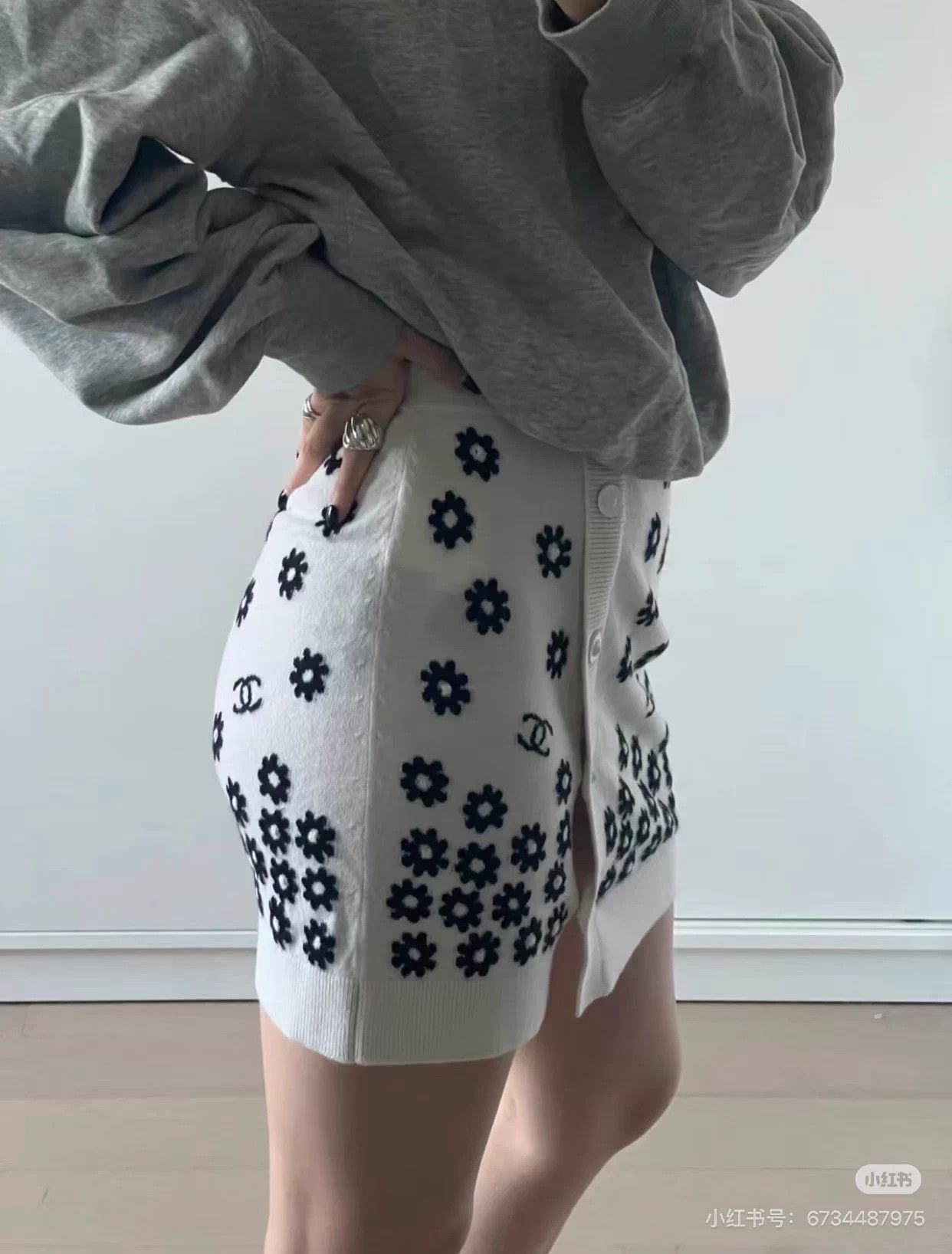 Chanel Chanel22P White Daisy Cashmere Skirt FR34 MINT Size 25" / US 0 / IT 36 - 7 Thumbnail