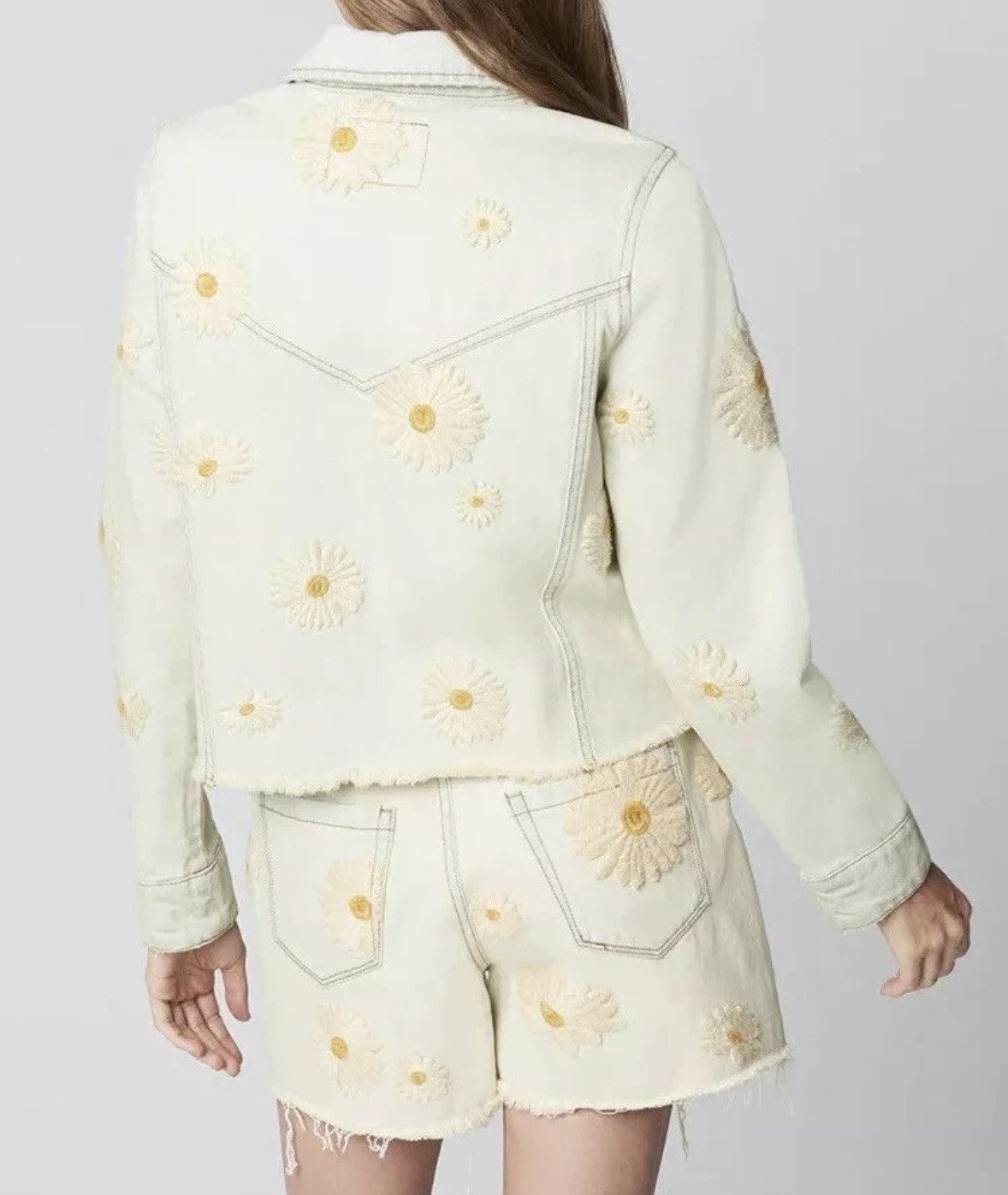 BLANKNYC Blank NYC Daisy Embroidered Denim Jacket Size XS / US 0-2 / IT 36-38 - 2 Thumbnail