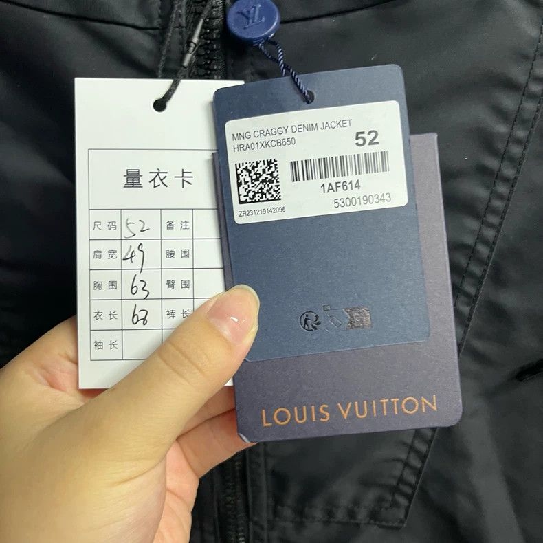 Louis Vuitton louis vuitton Black solid reversible nylon jacket Size US L / EU 52-54 / 3 - 2 Thumbnail