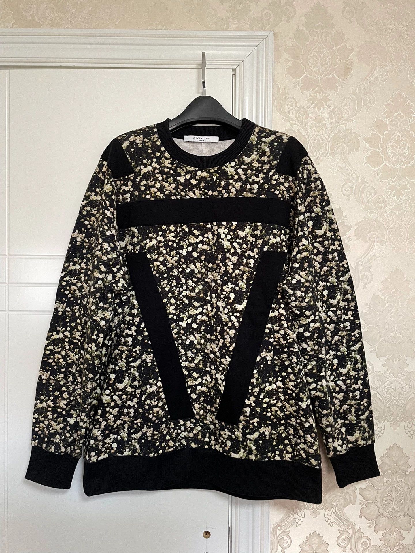 Givenchy Givenchy Black Stripe Galaxy Sweatshirt OS XS 3W Size US XS / EU 42 / 0 - 1 Thumbnail