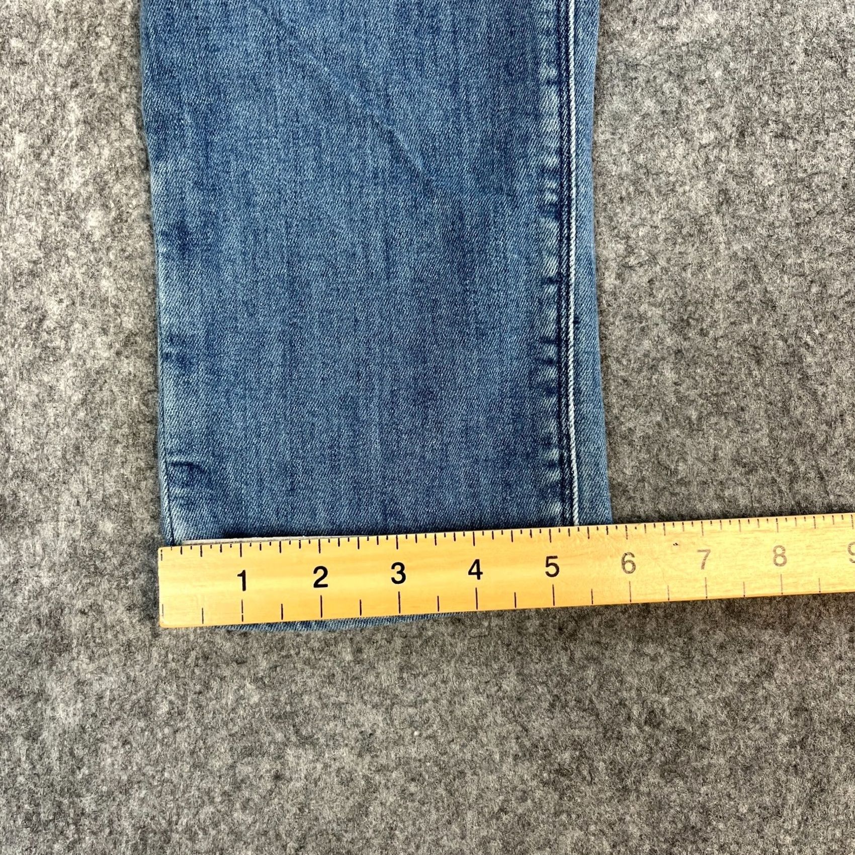 Hugo Boss HUGO BOSS Jeans Regular Tapered 30 32 Medium Wash Blue Stretch Maine 3 Mens Waist 30 Inseam 32 Denim 5-Pocket Shirt Size US 30 / EU 46 - 3 Thumbnail
