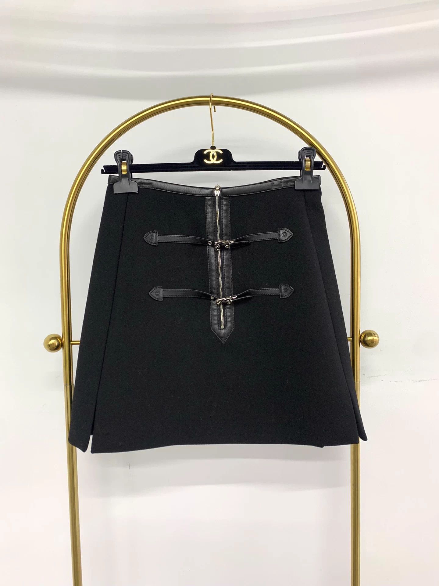 Louis Vuitton LV black colorblock leather skirt 36 new Size 26" / US 2 / IT 38 - 1 Thumbnail