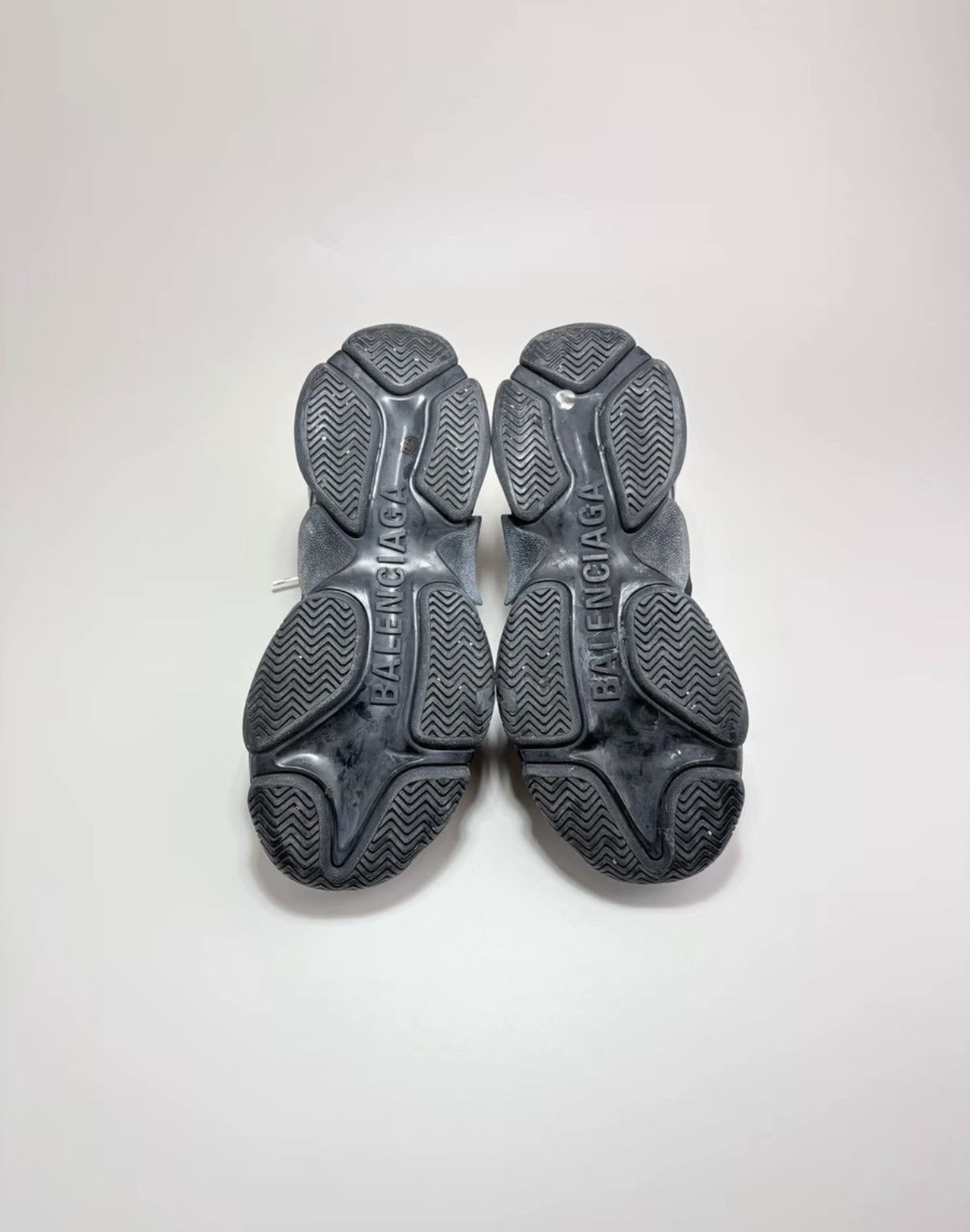 Balenciaga BALENCIAGA TRIPLE S Black Distressed Dad Sneakers K1 Size US 9.5 / EU 42-43 - 6 Thumbnail