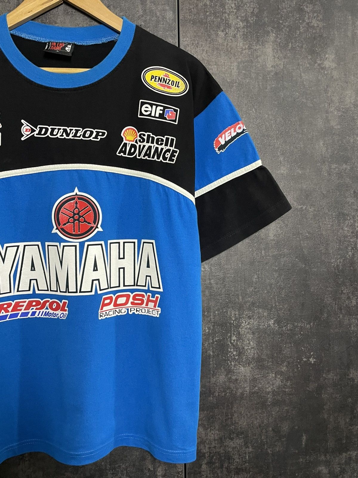 Vintage Crazy Vintage Yamaha R1 Red Bull Racing Subaru Tshirt 90s Size US L / EU 52-54 / 3 - 4 Thumbnail