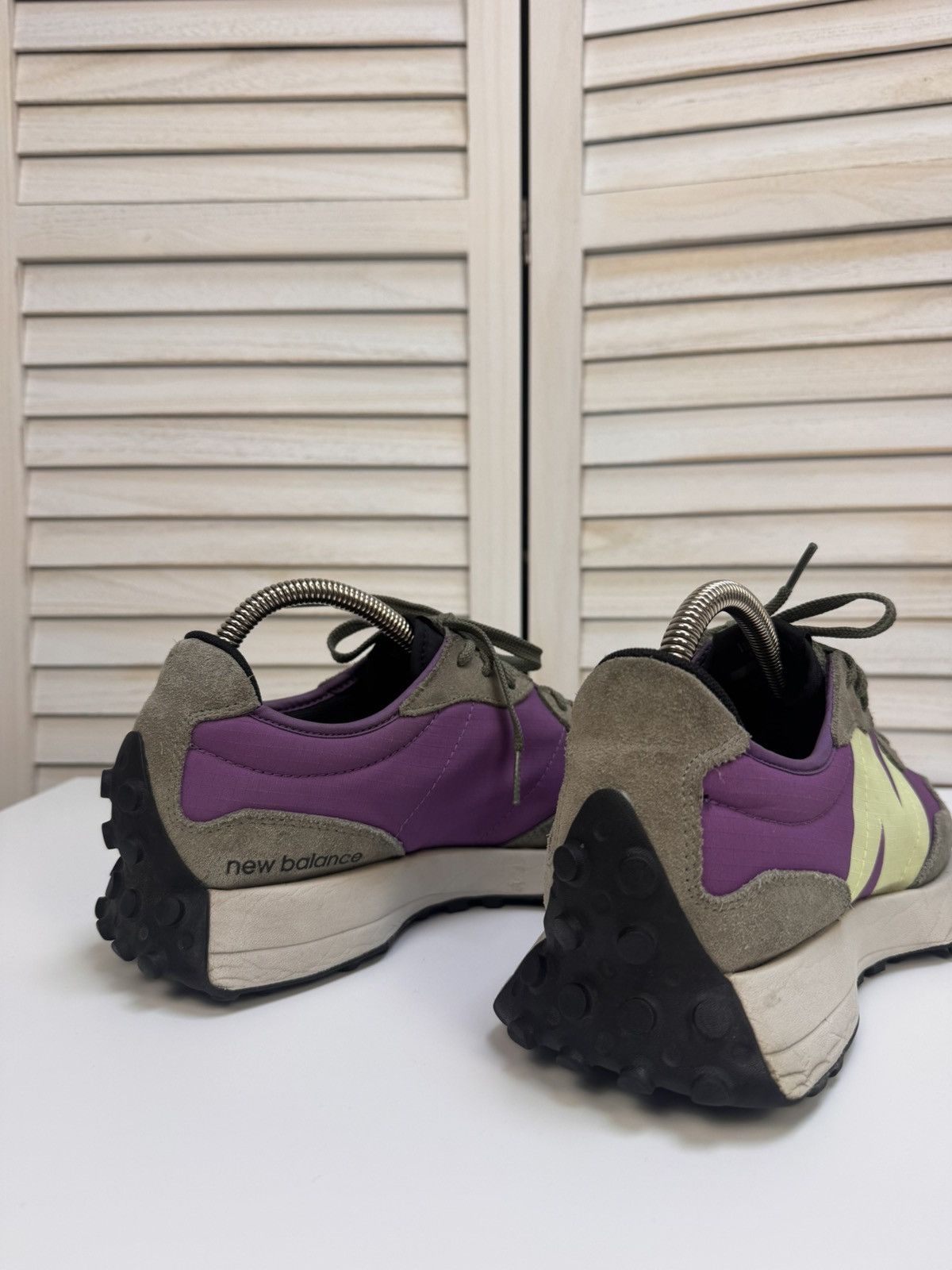 New Balance New Balance 327 Sour Grape Suede Low Top Men's Sneaker Size US 8.5 / EU 41-42 - 6 Thumbnail