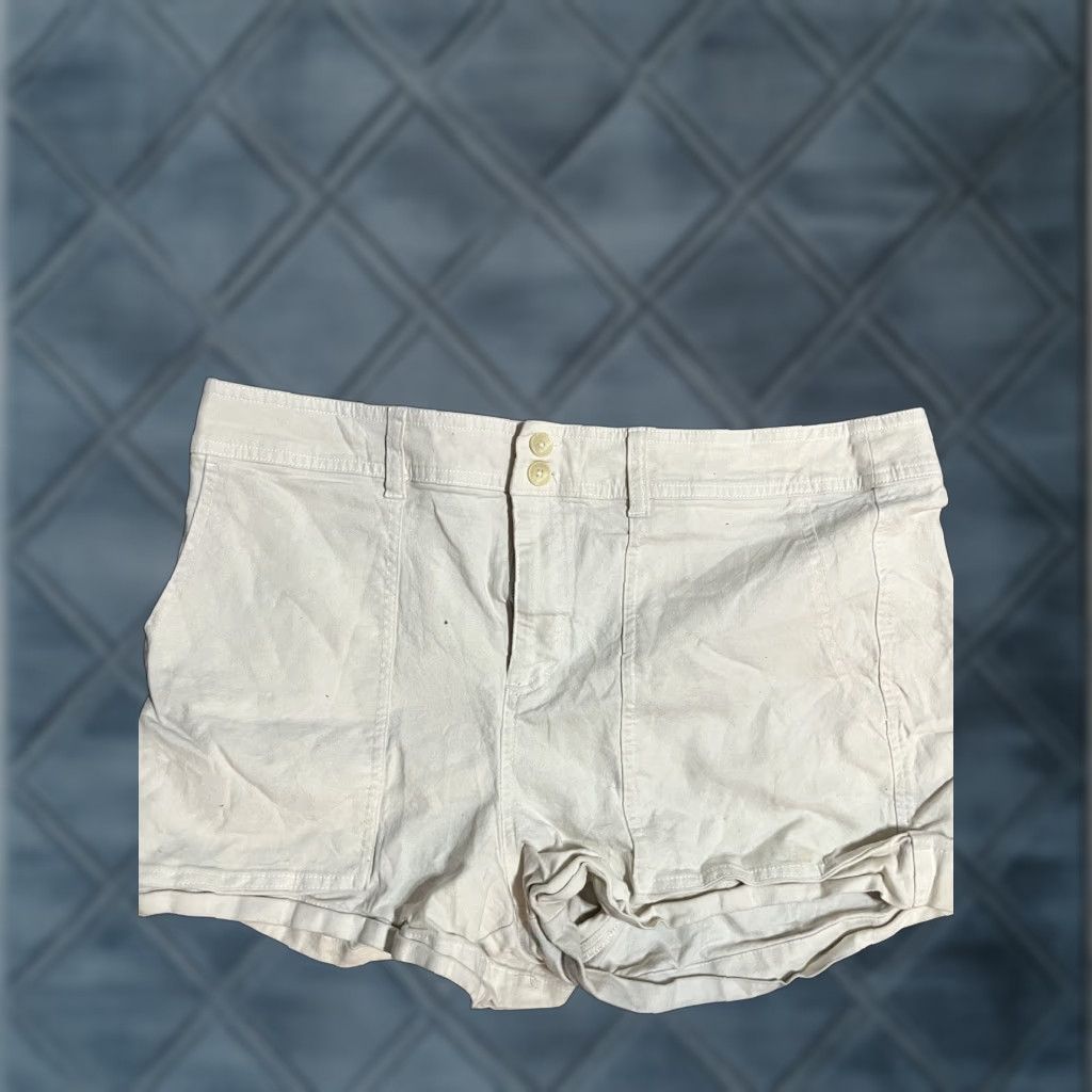 Vintage A New Day Shorts Womens Size 18 3.5" Inseam Ivory Pockets Casual Stretch Everyday Flat Front Size 40" / US 18 - 1 Thumbnail