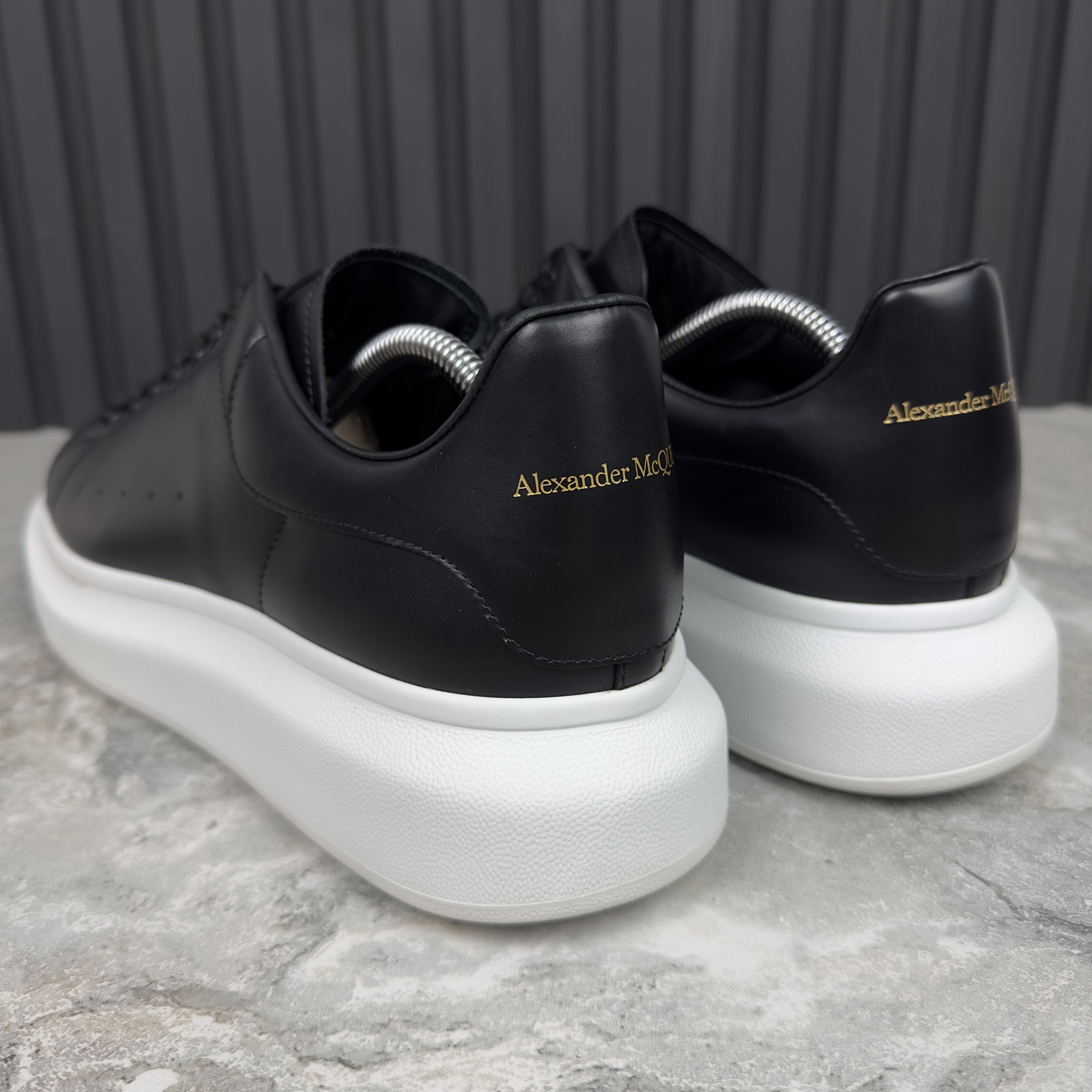 Alexander McQueen Alexander McQUEEN Sneakers Leather Size US 11 / EU 44 - 17 Thumbnail