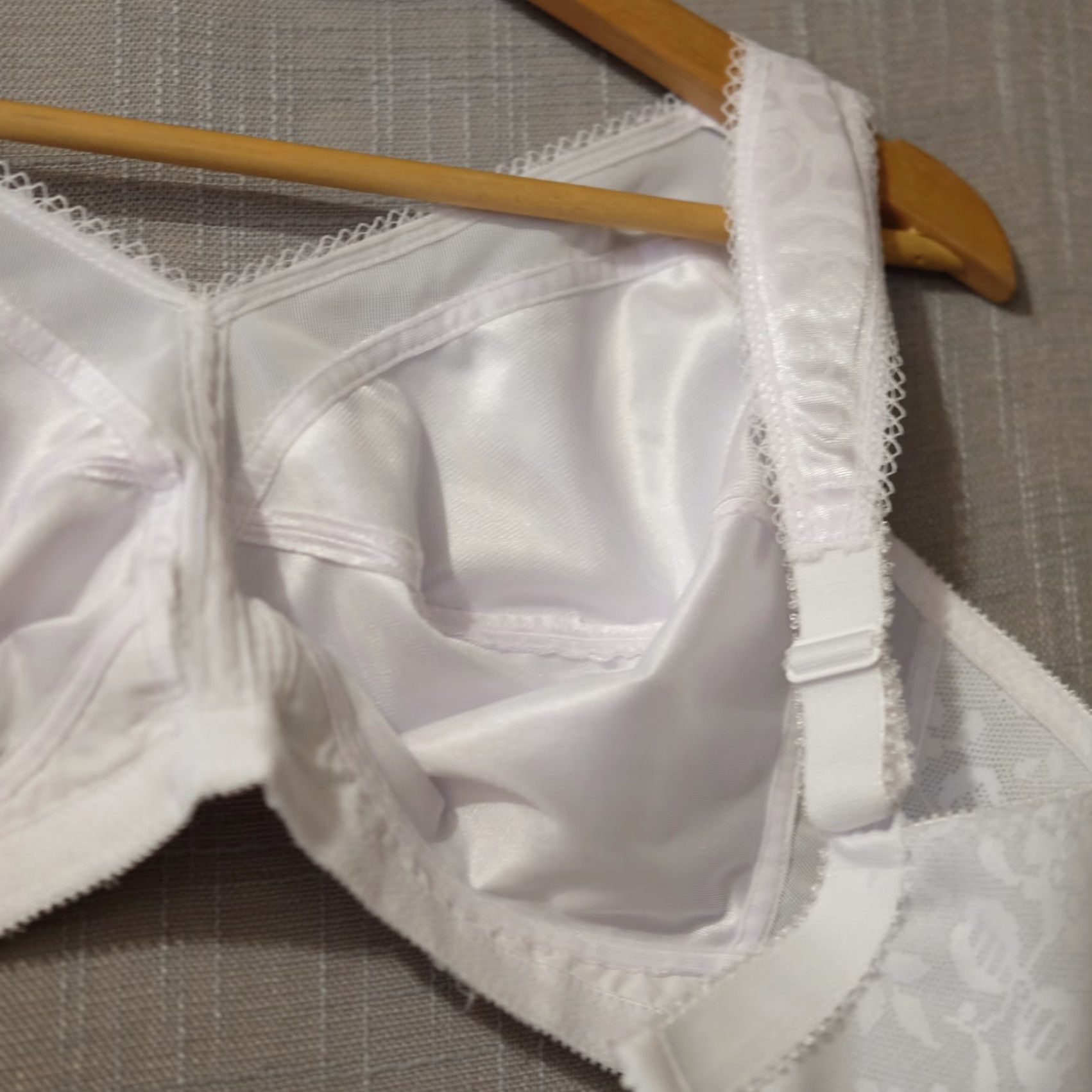 Vintage Playtex Bra Women 18-Hour Wireless Satin White Wide Strap 4693 40D EUC #H89-20 Size ONE SIZE - 6 Thumbnail