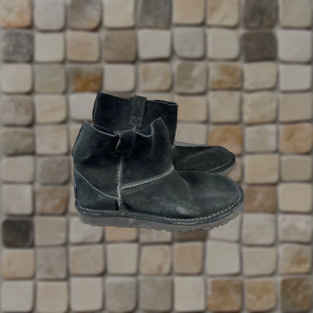 VINTAGE UGG Classic Unlined Mini Boots Women Size 6 Black Suede Casual Ankle Outdoor