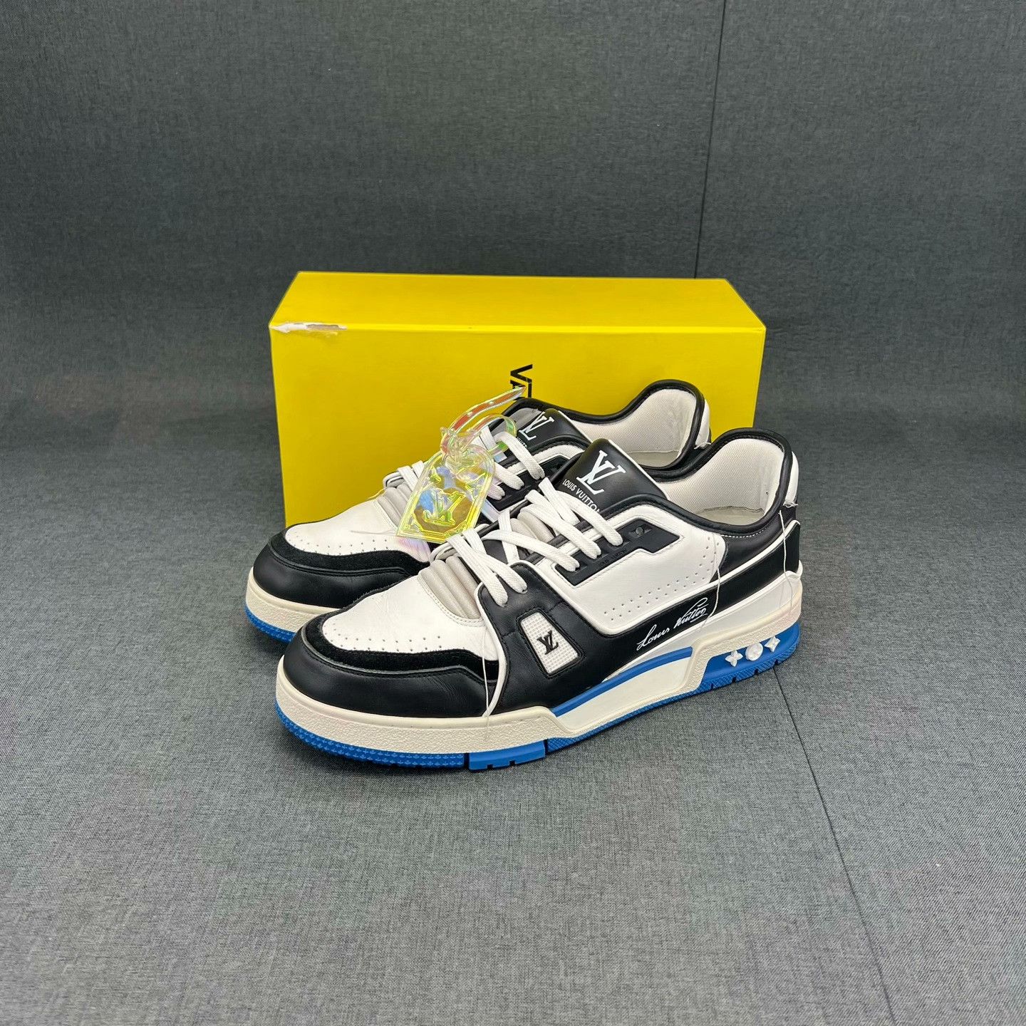 Louis Vuitton Louis Vuitton Training Blue Lowtop Sneakers 43.5 Men Size US 10.5 / EU 43-44 - 1 Thumbnail