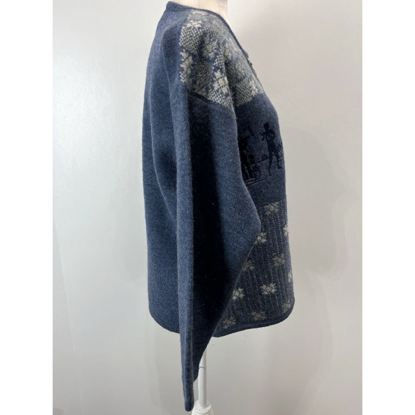 Vintage VINTAGE Woolrich Cardigan Sweater Women M Blue Wool Knit Latch Closures Size M / US 6-8 / IT 42-44 - 4 Thumbnail