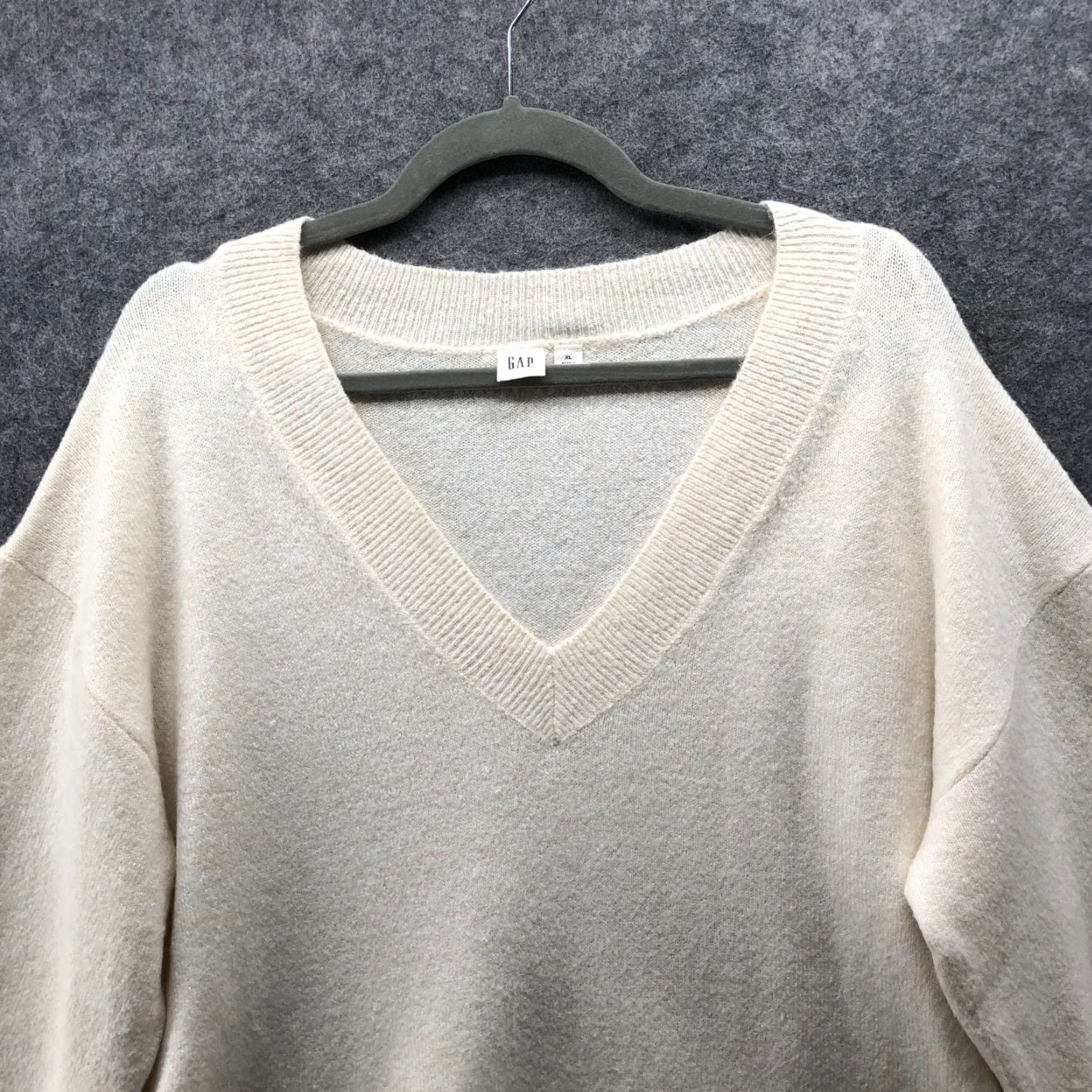 Gap Gap Cozy Relaxed V-Neck Sweater Womens XL Ivory Soft Pullover Lightweight Sweater Knit Pullover Ivory Womens XL Gap No N/A Size XL / US 12-14 / IT 48-50 - 3 Thumbnail