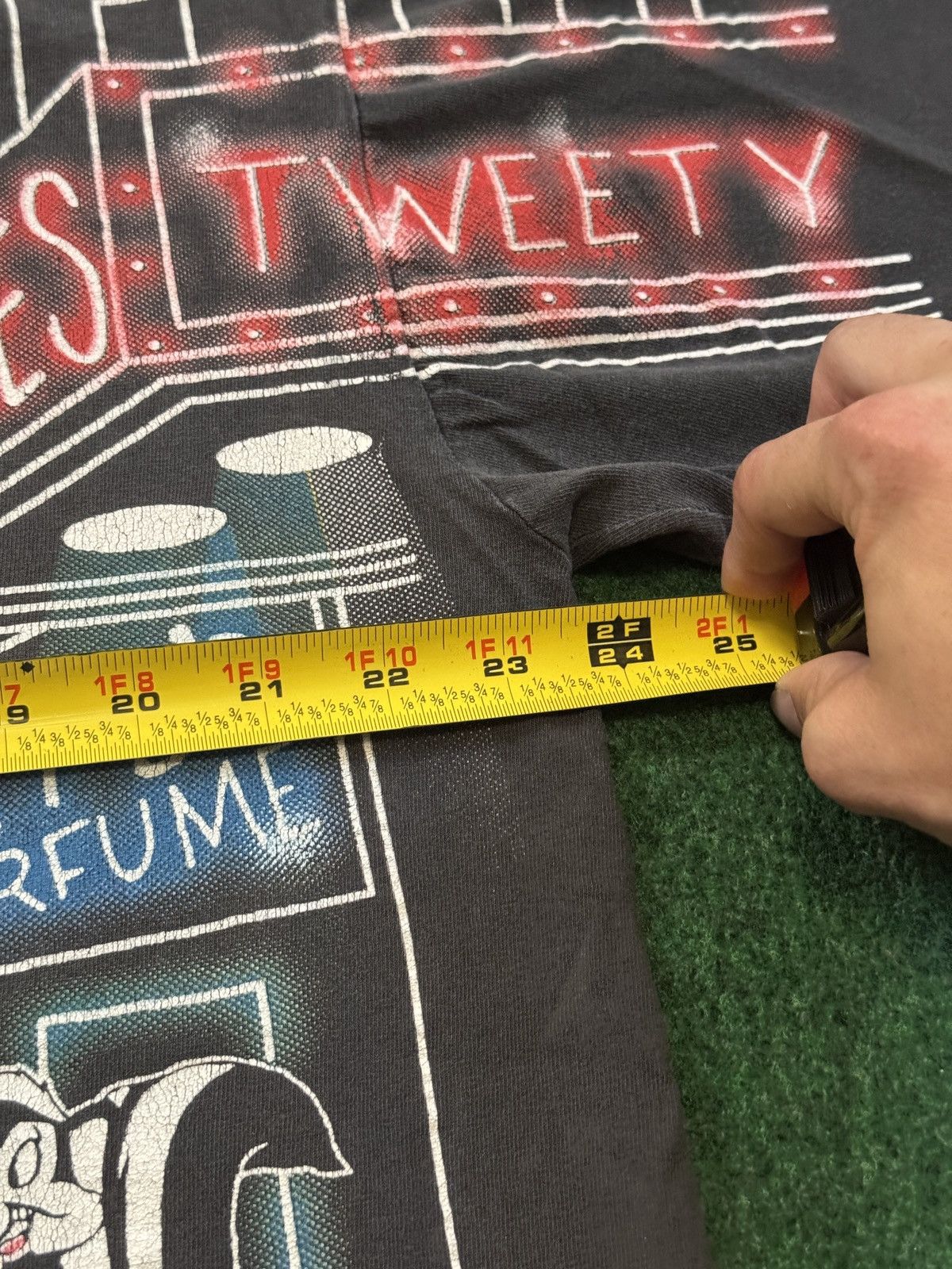 Warner Bros Vtg 90s Tweety’s Town Looney Tunes PERFECT FADE AOP T Shirt Size US XL / EU 56 / 4 - 6 Thumbnail