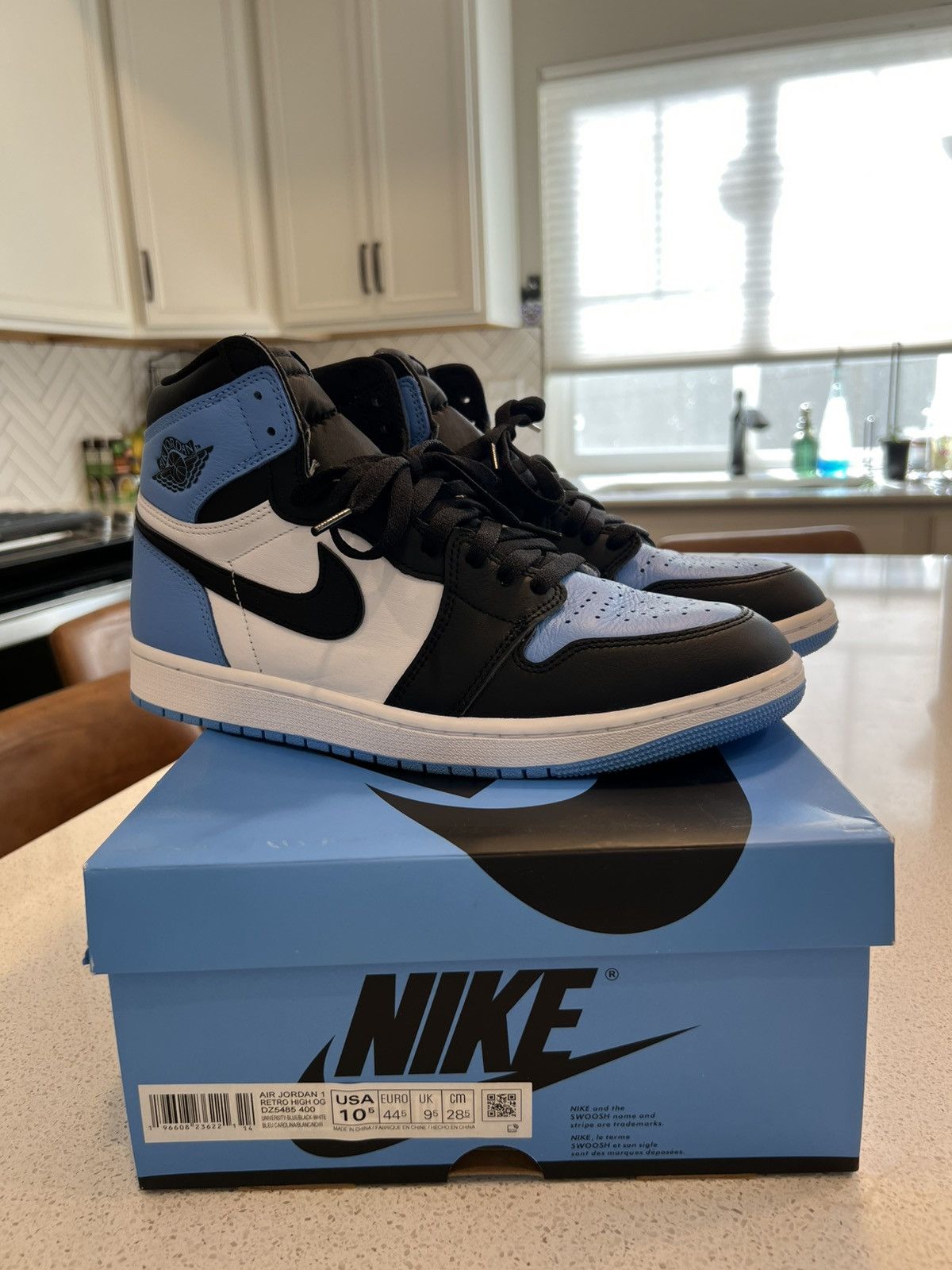 Jordan Brand Jordan 1 Retro High OG (UNC Toe) Size US 10.5 / EU 43-44 - 1 Thumbnail