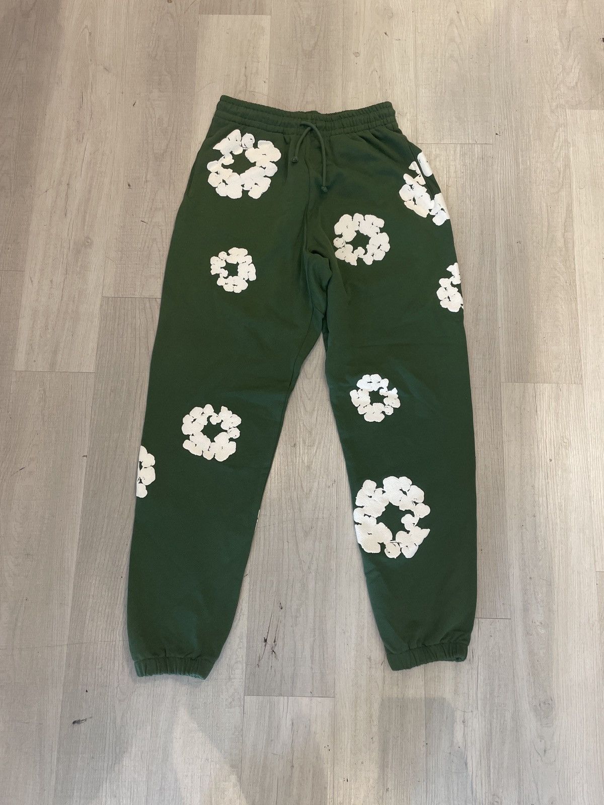 DENIM TEARS Denim Tears Cotton Wreath Sweatpants Green Size US 34 / EU 50 - 1 Thumbnail