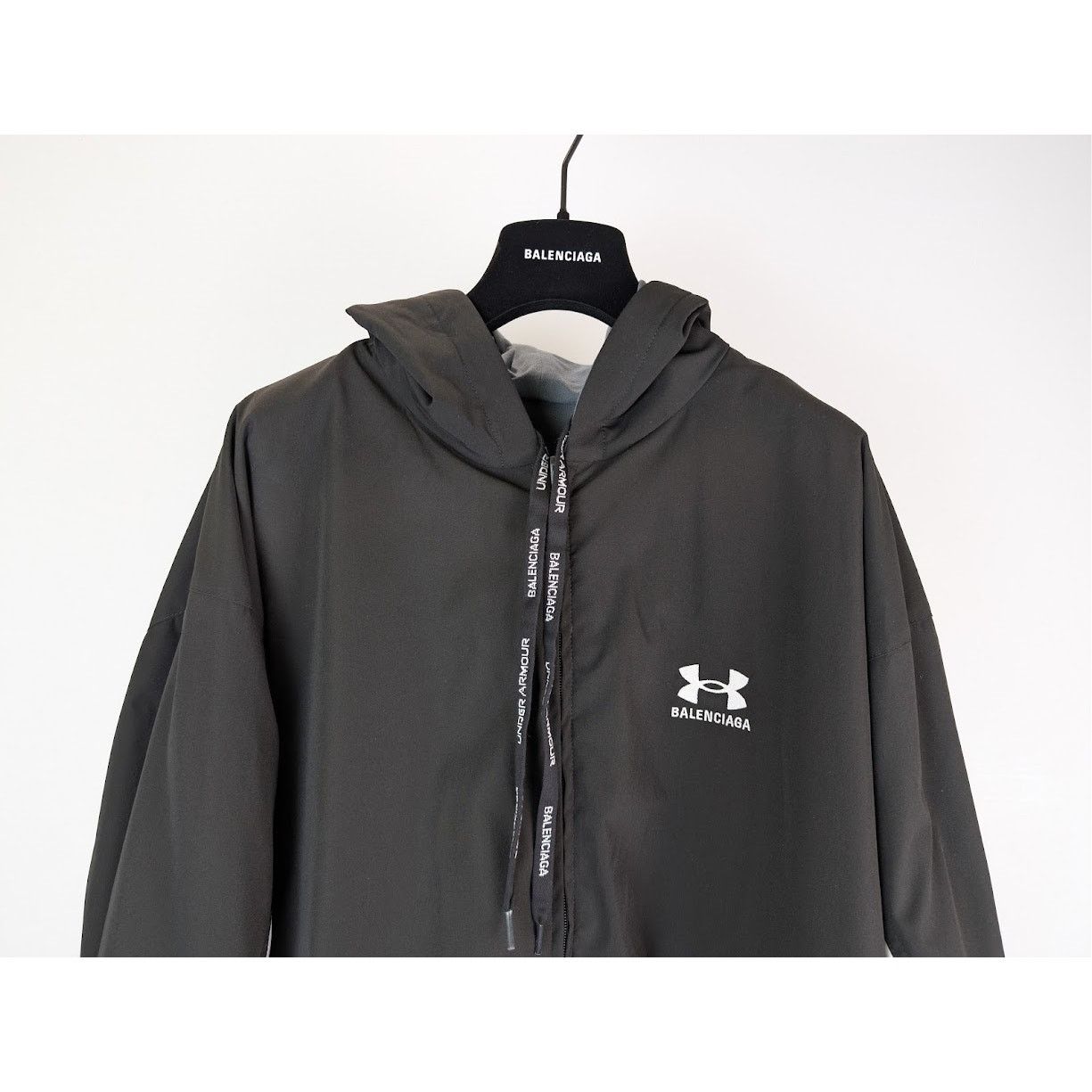 Balenciaga × Under Armour o1rshd1 Reversible Tracksuit Jacket in Black Size US S / EU 44-46 / 1 - 2 Thumbnail