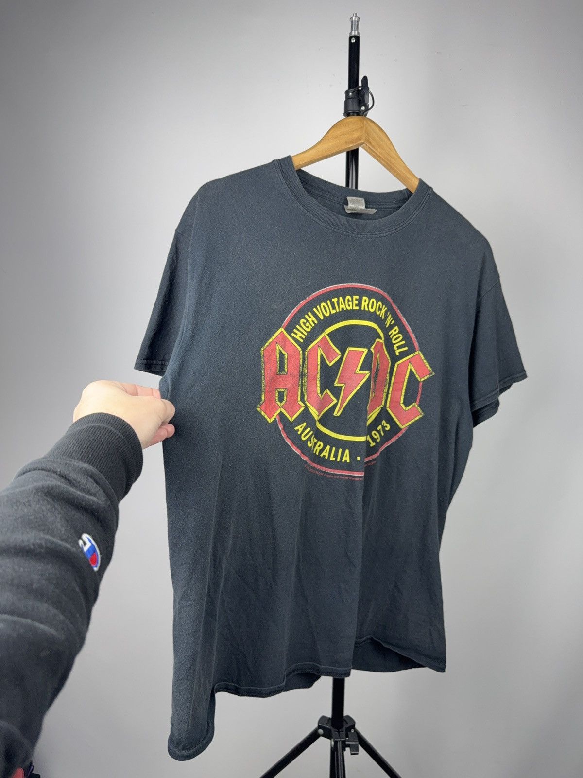 AC/DC 2022 Retro AC/DC High Voltage Distressed Band Tee L Size US L / EU 52-54 / 3 - 3 Thumbnail