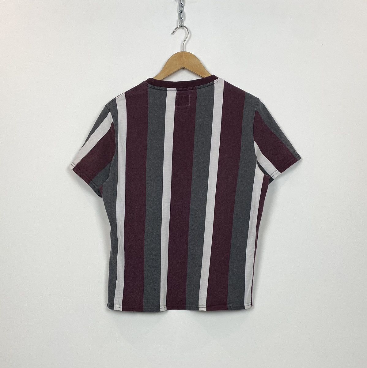 Guess Guess Short Sleeve Regular Fit Striped T-Shirt Men’s Size S Size US S / EU 44-46 / 1 - 8 Thumbnail