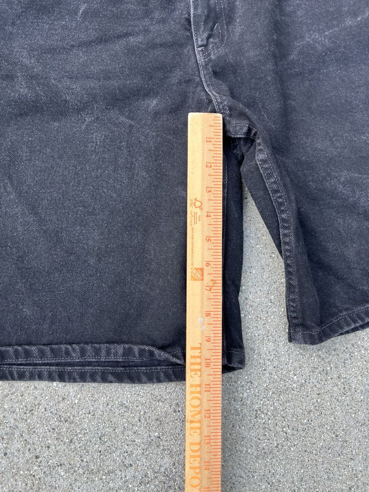 Levi's × Vintage Vintage Levi’s 550 Relaxed Fit Black Jean Shorts Denim Jorts Size US 38 / EU 54 - 4 Thumbnail