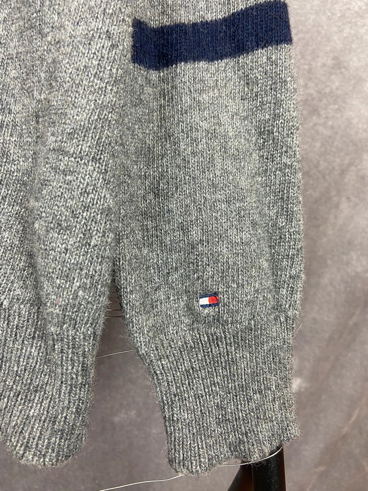Tommy Hilfiger Tommy Hilfiger Grey Knit Sweater Big H Logo M Size US M / EU 48-50 / 2 - 2 Thumbnail