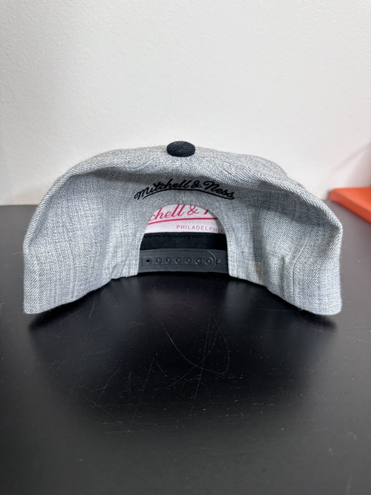 Mitchell & Ness Gray and black Mitchell and Ness Lakers hat Size ONE SIZE - 2 Thumbnail