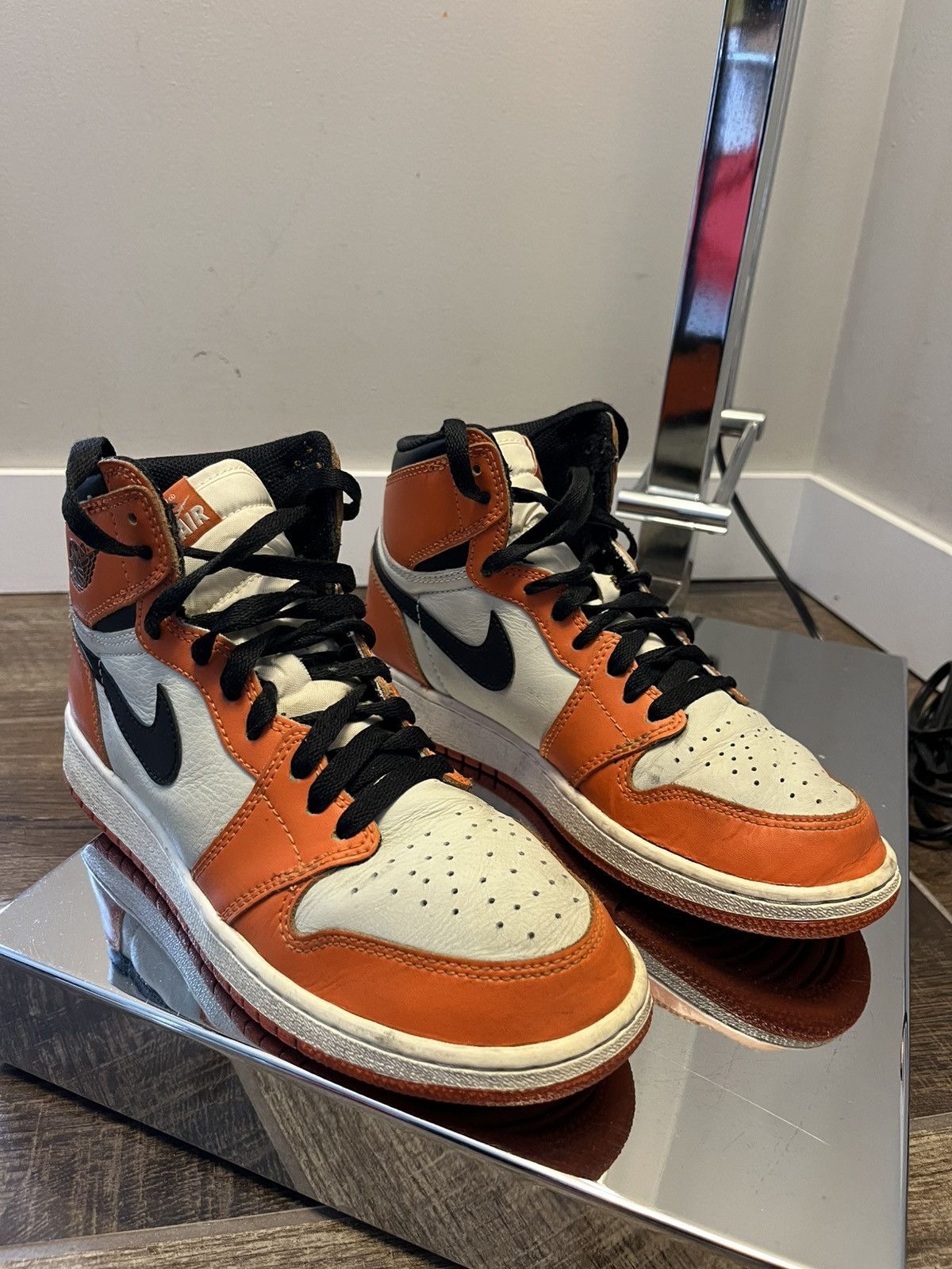 Jordan Brand Air Jordan 1 Retro High OG Shattered Backboard Away 2016 Size US 6 / EU 39 - 2 Thumbnail
