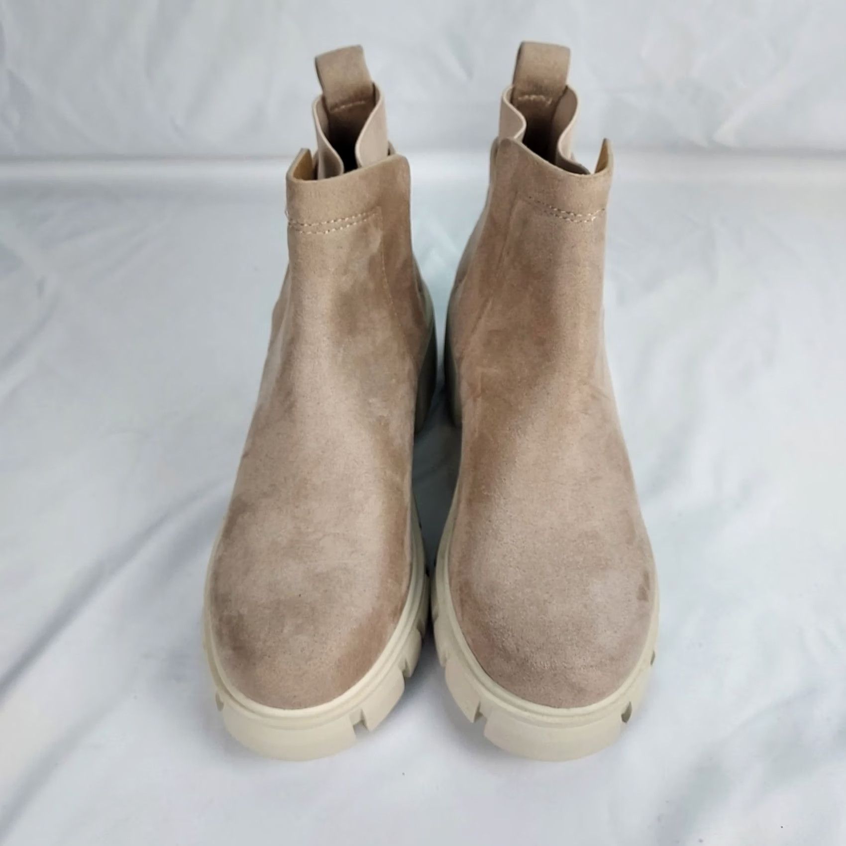 Vintage Soda Beige Faux Suede Chunky Chelsea Ankle Boots Women 5.5 Block Heel Boots Size US 6 / IT 36 - 7 Thumbnail