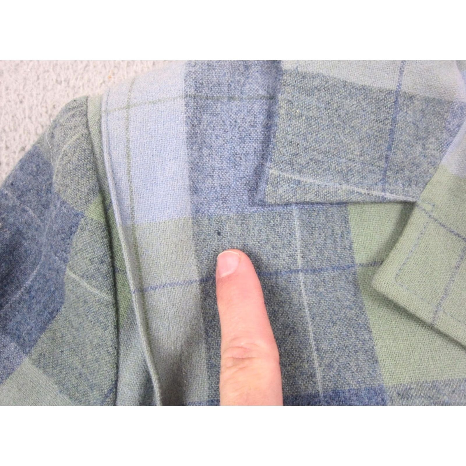 Pendleton VINTAGE Pendleton Shirt Womens Medium Green Plaid 100% Wool Button Up USA 90s Size M / US 6-8 / IT 42-44 - 7 Thumbnail