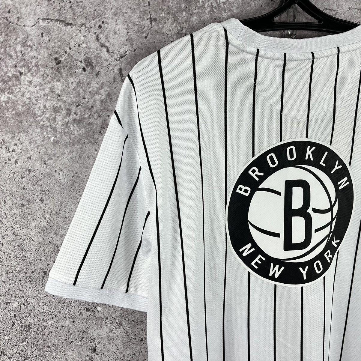 NBA × Vintage NBA Nets Brooklyn New York T-Shirt Big Logo Size L Size US L / EU 52-54 / 3 - 7 Thumbnail