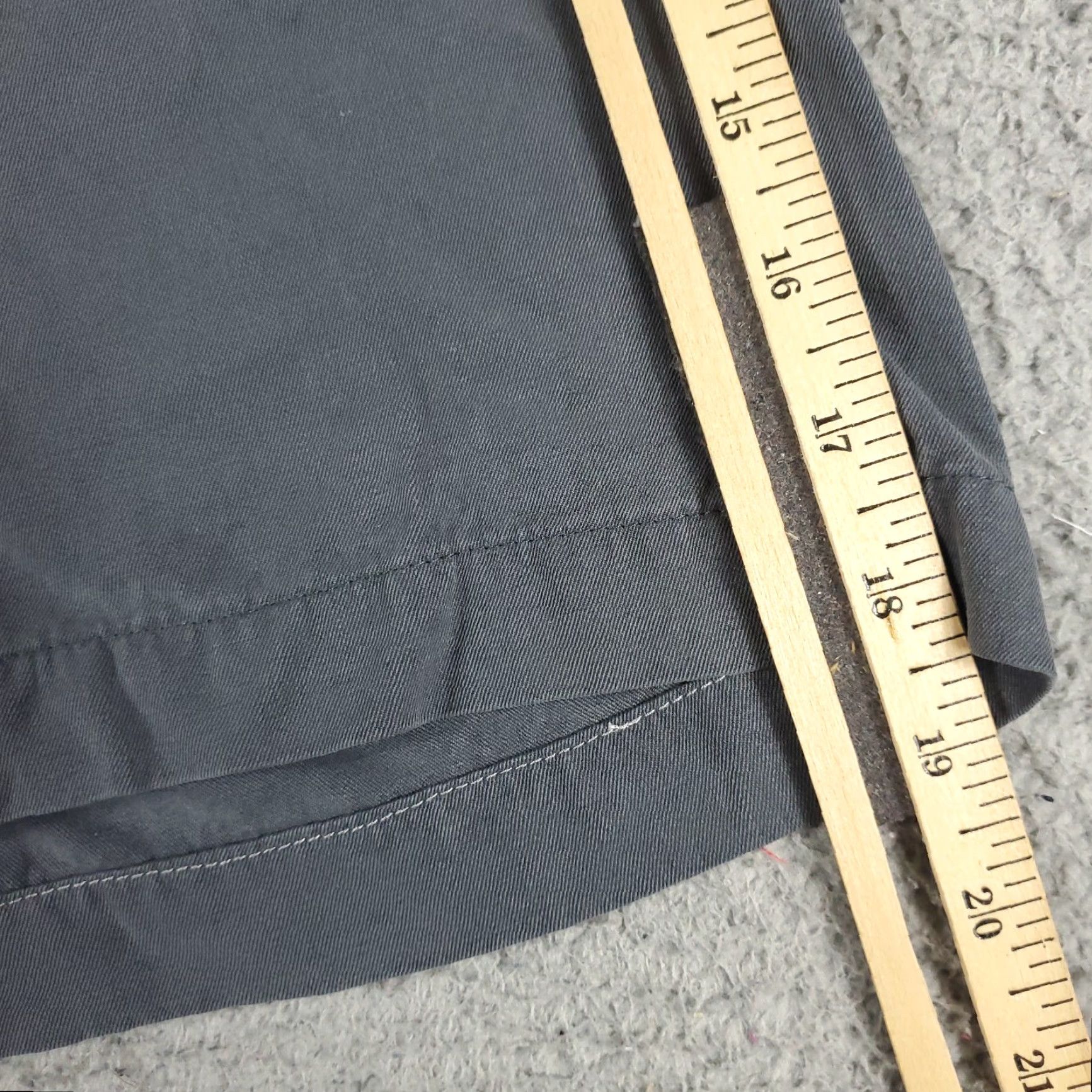 Tommy Bahama VINTAGE Tommy Bahama Shorts Men Size 38 Gray Silk Casual Pleated Chino Size US 38 / EU 54 - 5 Thumbnail